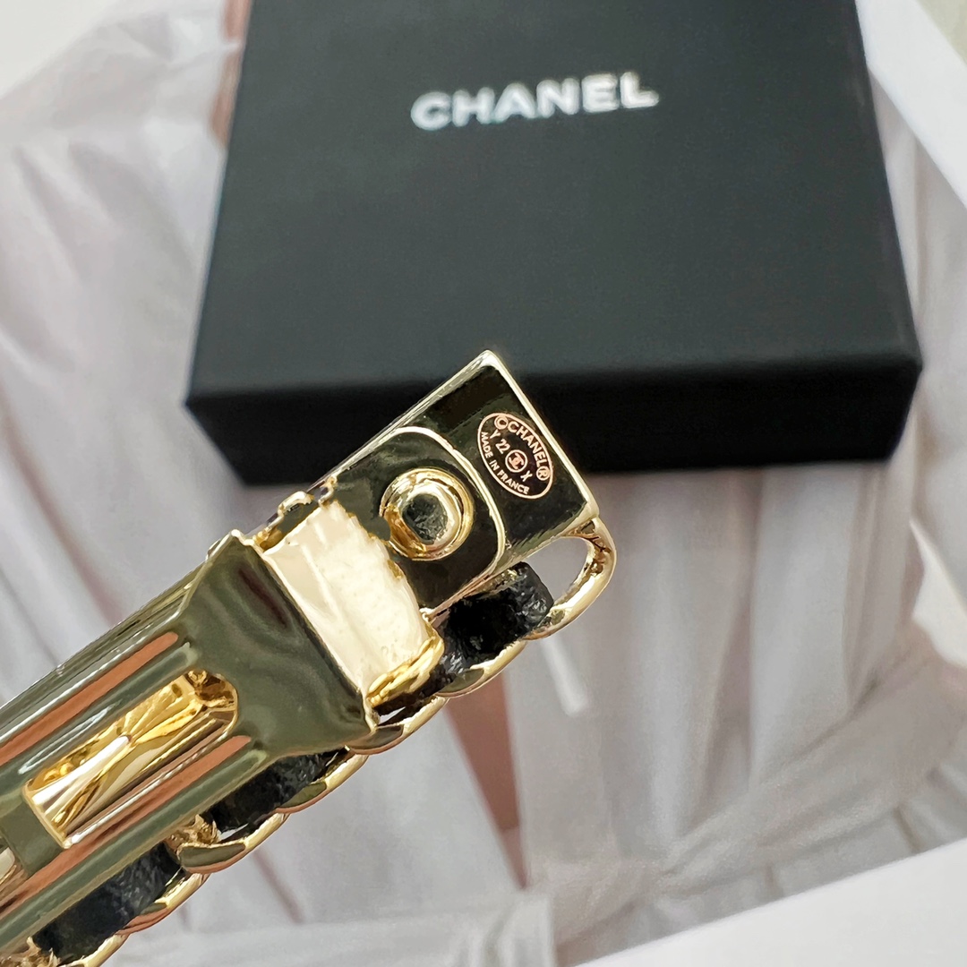 新款☑️CHANEL香奈儿双c黑皮绳发夹发卡