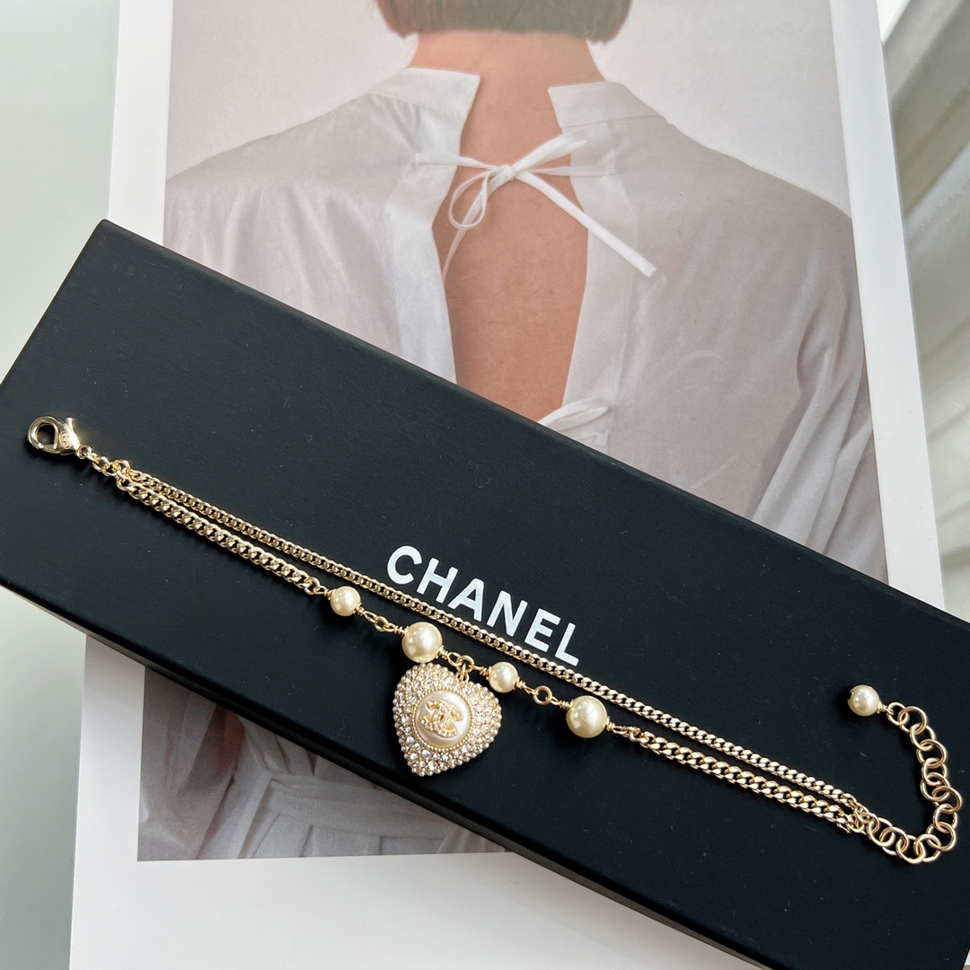 新款☑️CHANEL香奈儿满钻桃心双c手链
