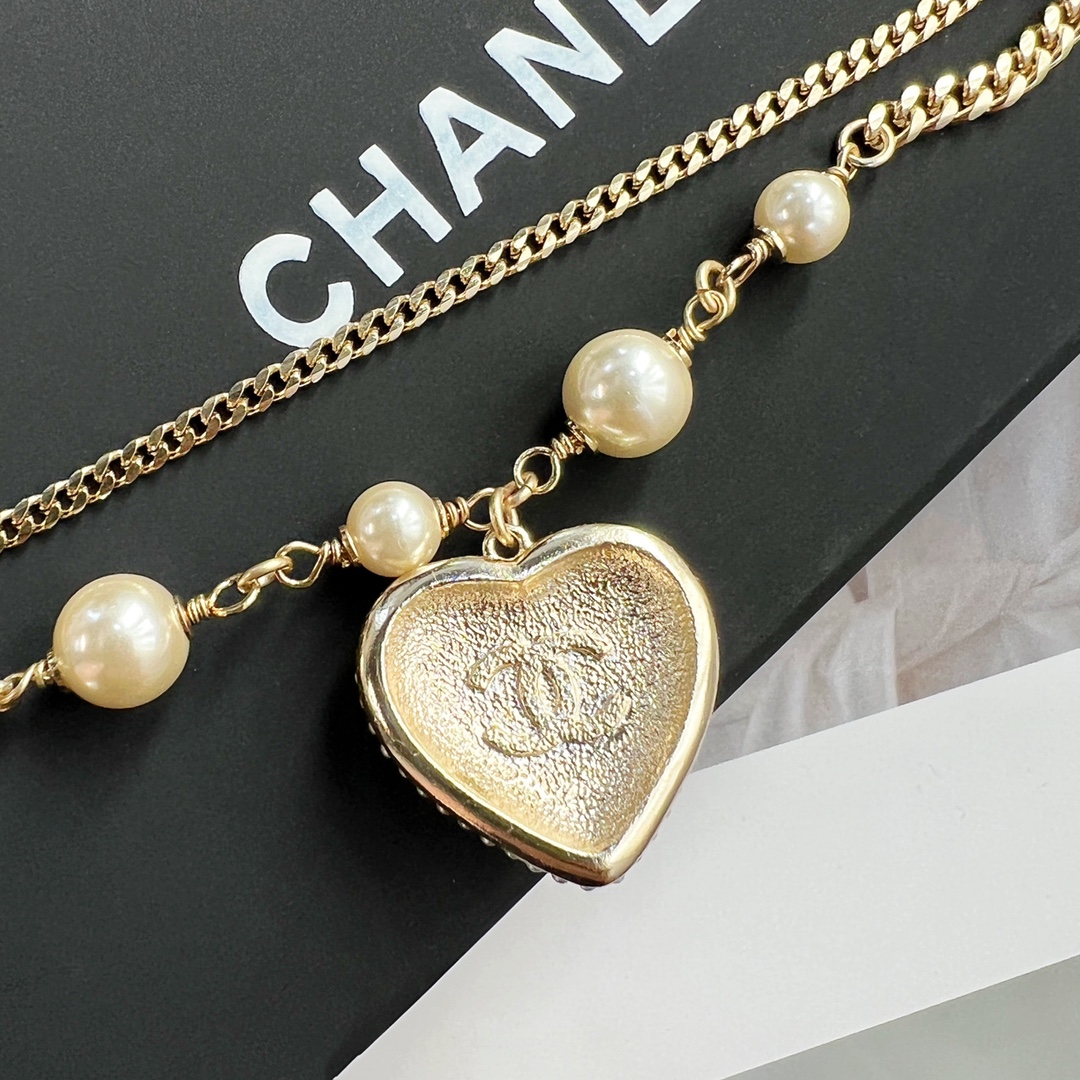 新款☑️CHANEL香奈儿满钻桃心双c手链