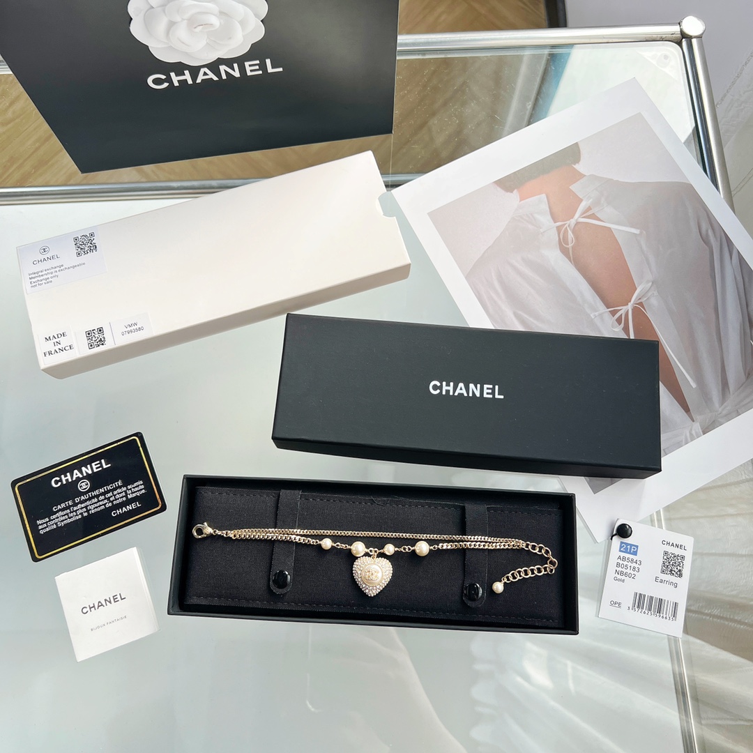 新款☑️CHANEL香奈儿满钻桃心双c手链