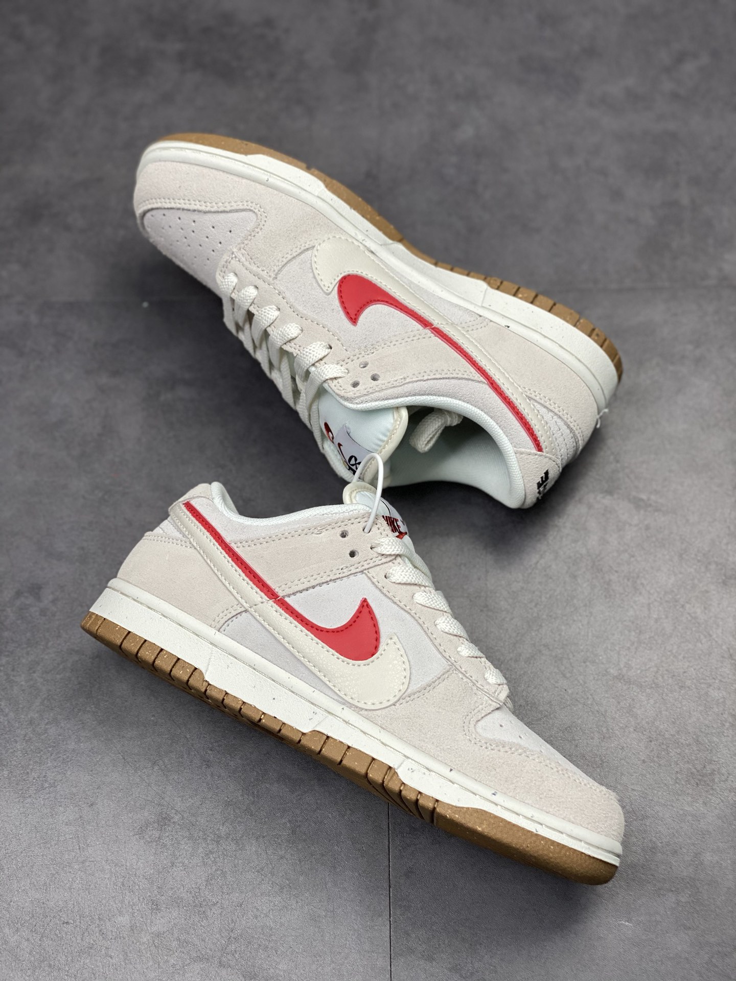 200 NIKE SB Dunk Low 灰白红双勾Swoosh 性价比天花板 DO9457-100