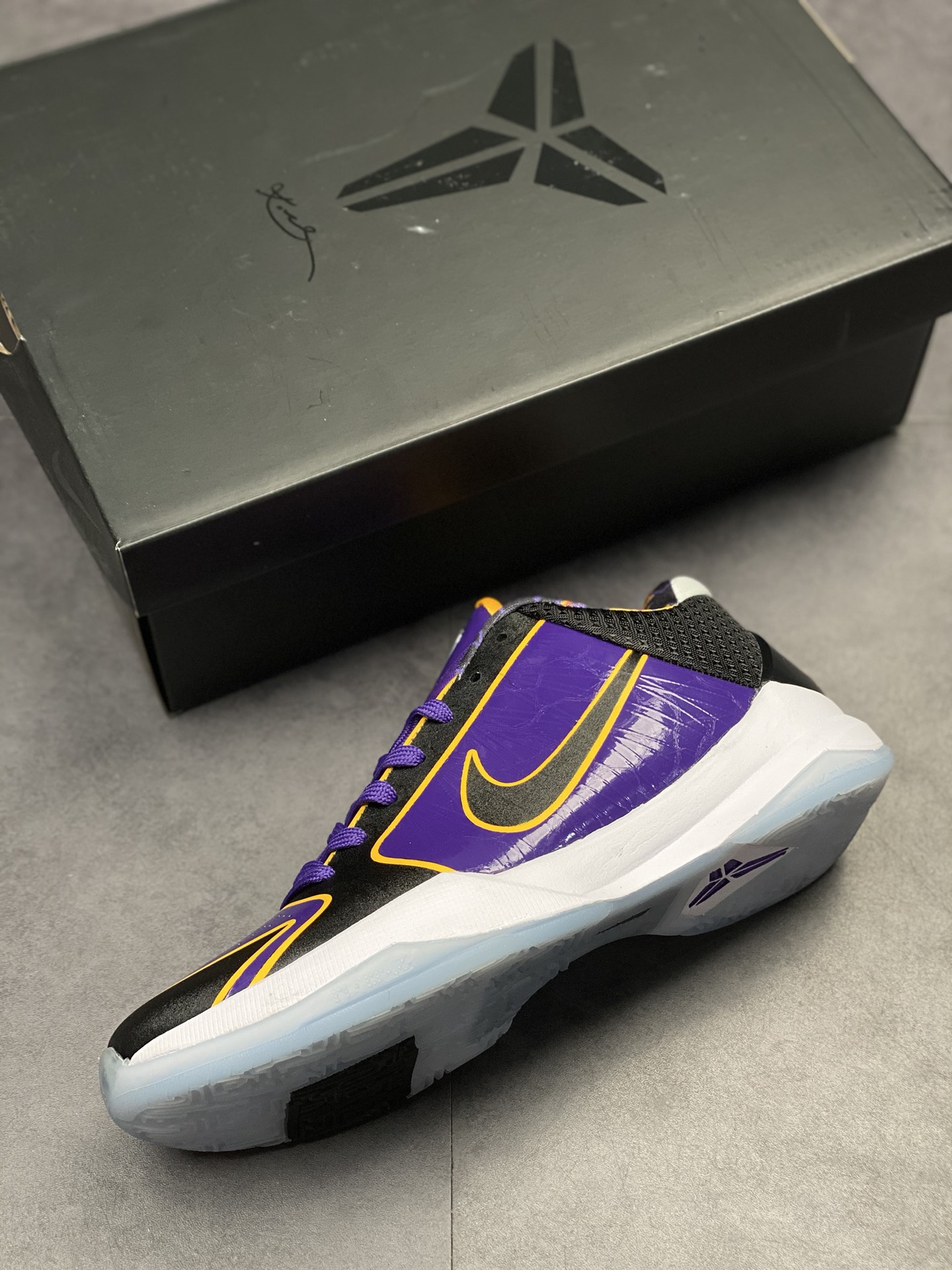 270 致敬Kobi 情怀满满 先行版 NIKE ZOOM KOBE 5 PROTRO 科比五代  CD4991-500