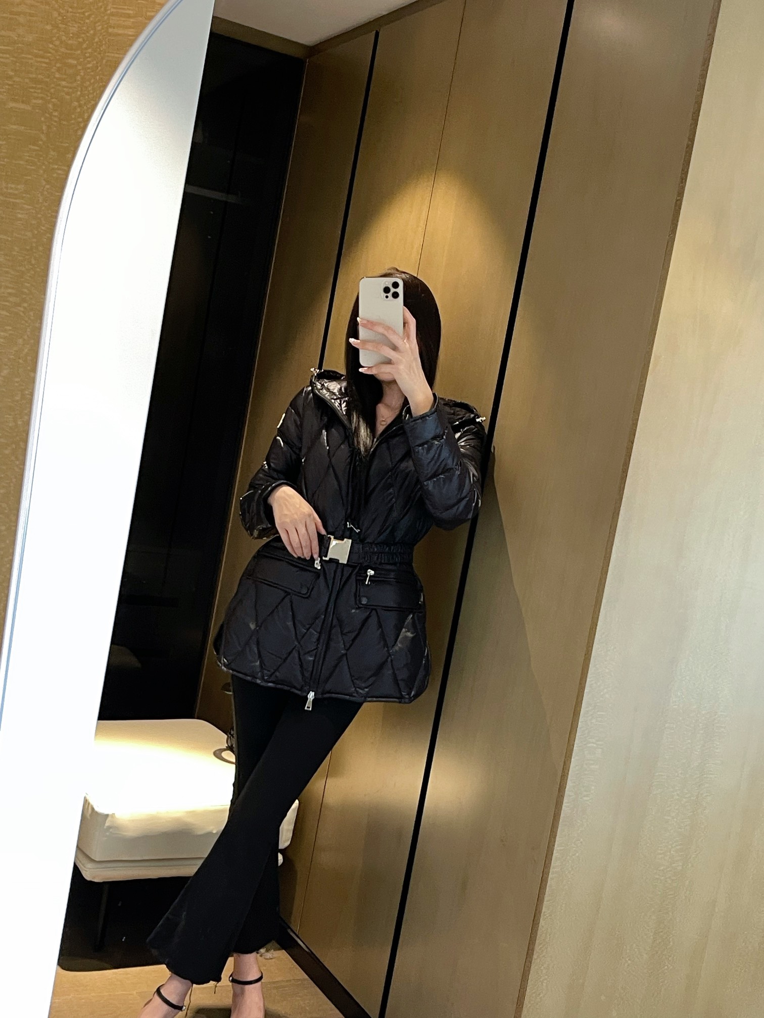 Guangzhou high-version Moncler 2023 autumn-winter Serignan quilted down jacket. Lightweight, 90% white goose down, 10% feathers. Colors: black, white, khaki. Sizes: 0-3.-Big cat