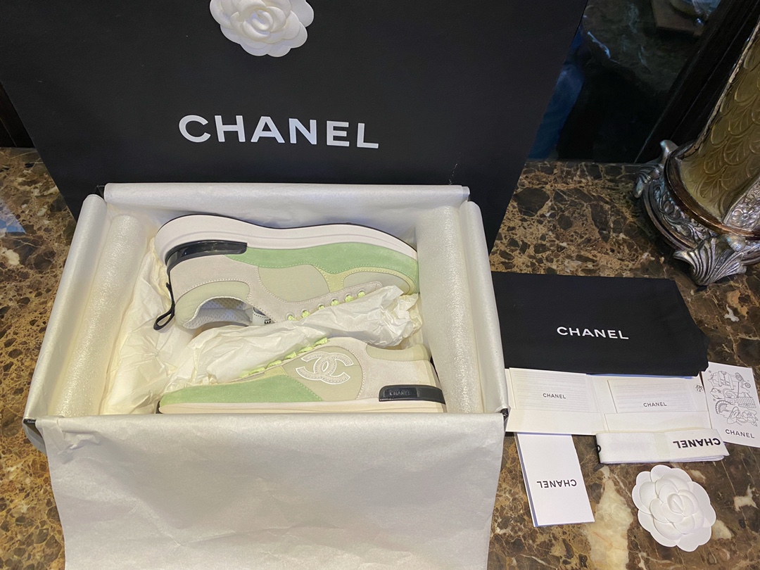 Chanel Schoenen Sportschoenen Groen Chamois Joggingbroek