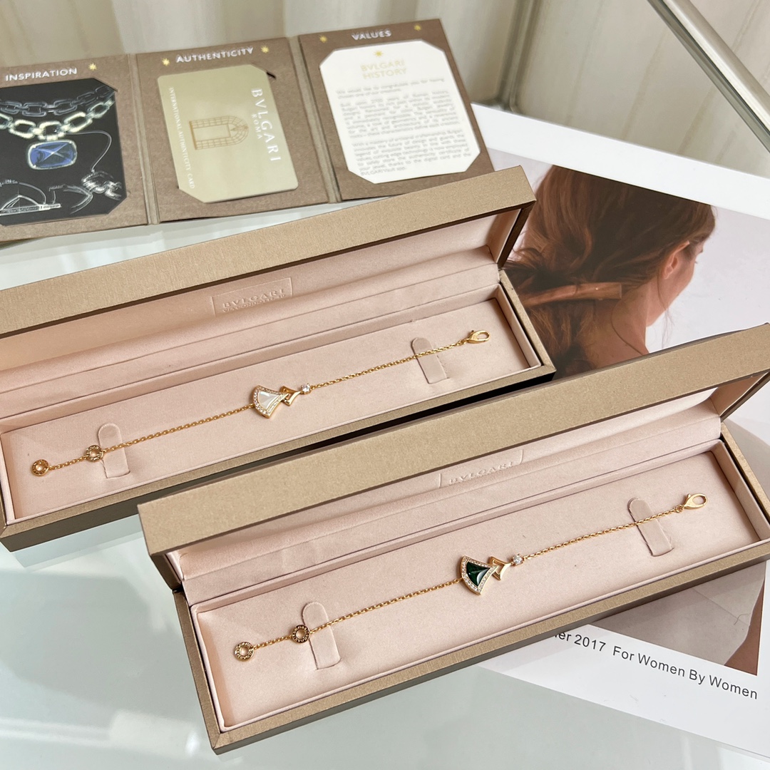 BVLGARI宝格丽 DIVAS' DREAM 孔雀石白贝母手链