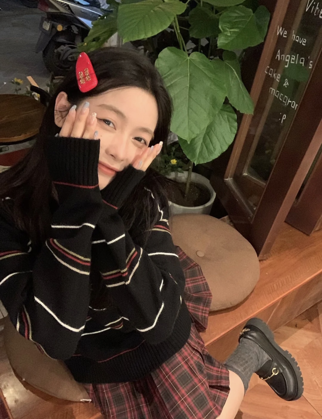 NO:720602,Follow the beauties and you can’t go wrong when buying. Wearing pictures for reference: New letter candy color 6-color patent leather hairpins, hairpins, Cartier high-end jewelry19860909跟着美女们买不出错 佩戴图参考 新款字母糖果色系6色漆皮发夹,,hairpins,卡迪亚高端饰品,Jewelry