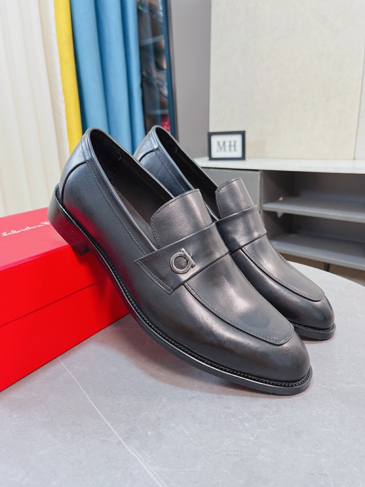 J0 全牛里Ferragamo菲拉格慕最新男士套脚商务皮鞋，头层采用意大利进口荔枝纹软牛皮奢华牛皮内里，带有LOGO的激光大底，柔软舒适高端大气，高品味男士首选38-44