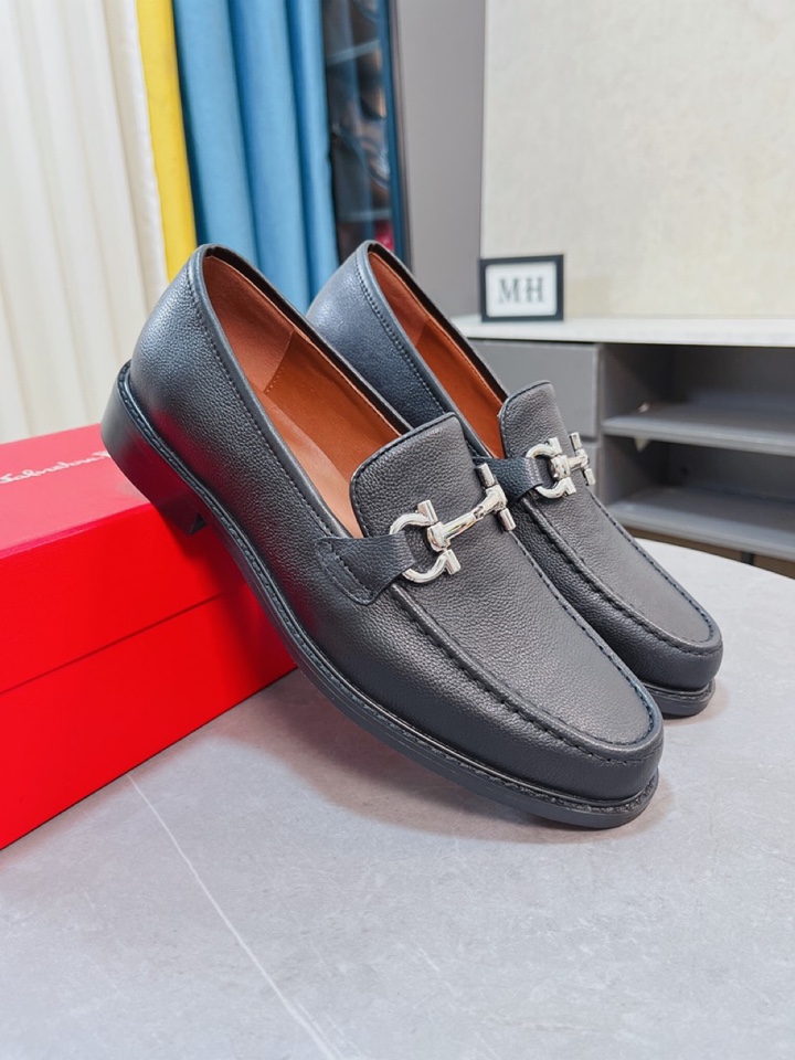 J0 牛里Ferragamo菲拉格慕最新男士商务皮鞋官网原版1:1开模头层采用意大利进口牛皮奢华牛皮内里，柔软舒适高端大气，高品味男士首选38-44 45可订做