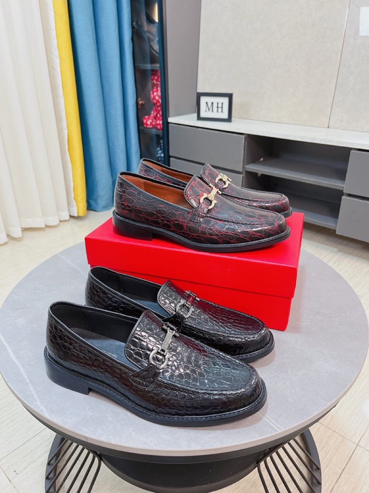 J0 牛里Ferragamo菲拉格慕最新男士商务皮鞋官网原版1:1开模头层采用意大利进口牛皮奢华牛皮内里，柔软舒适高端大气，高品味男士首选38-44 45可订做