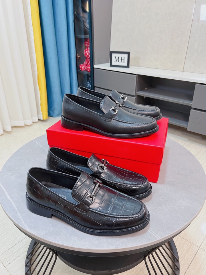 J0 牛里Ferragamo菲拉格慕最新男士商务皮鞋官网原版1:1开模头层采用意大利进口牛皮奢华牛皮内里，柔软舒适高端大气，高品味男士首选38-44 45可订做