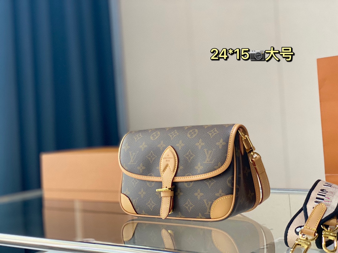 L5 大号  Louis Vuitton 路易威登 LV 中古系列护士包路易威登 20夏秀款，马鞍包斜挎包 到货 由Monogram与Monogram Reverse帆布裁制而成，搭配小牛皮变色皮饰边，24k五金 风格浪漫而奔放的新潮之作，日间与晚宴造型的理想配饰。尺寸：24*15cm折叠礼盒包装