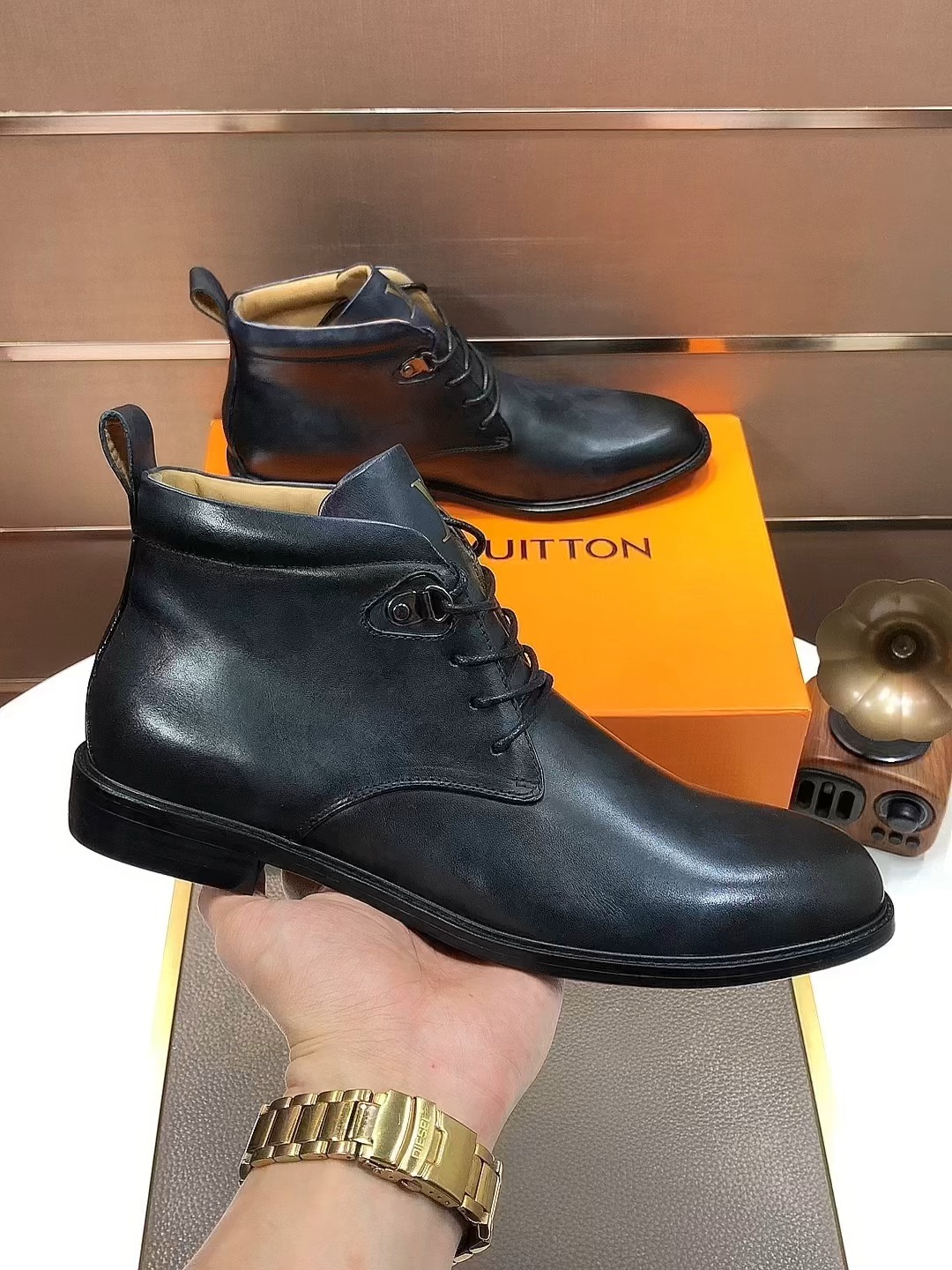 L0 LOUIS VUITTON原单Louis Vuitton 路易威登——顶级版本 LV经典皮鞋选用进口原版牛皮 水染牛皮内里.原版真皮边条拼接耐磨橡胶大底高品质精品