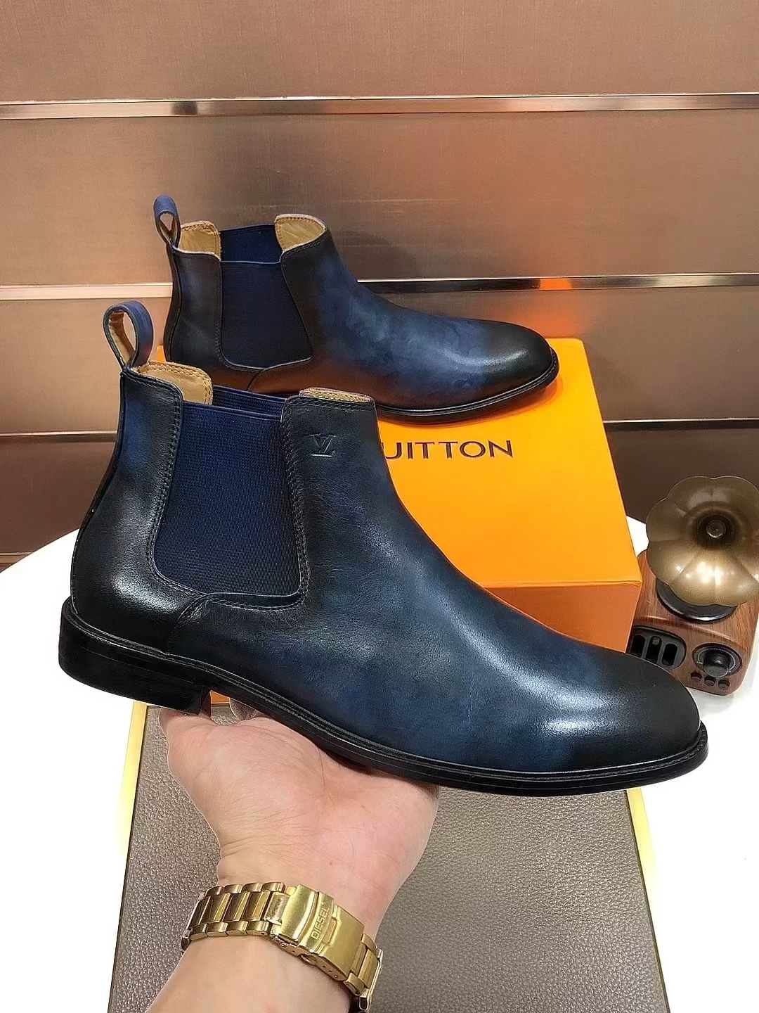 L0 LOUIS VUITTON原单Louis Vuitton 路易威登——顶级版本 LV经典皮鞋选用进口原版牛皮 水染牛皮内里.原版真皮边条拼接耐磨橡胶大底高品质精品