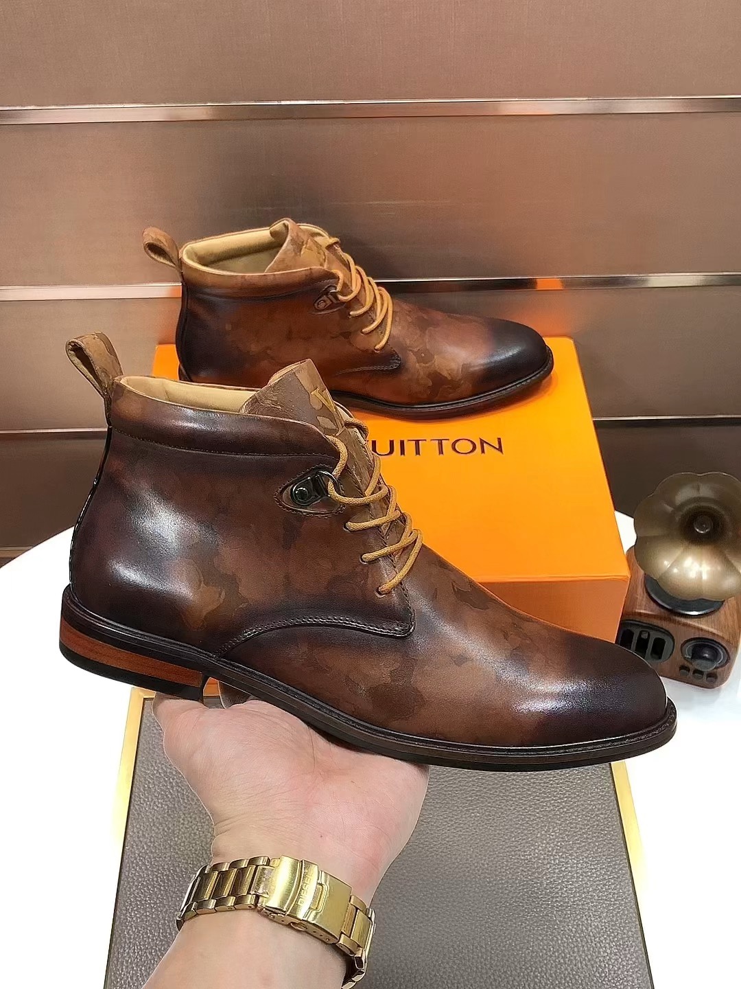 L0 LOUIS VUITTON原单Louis Vuitton 路易威登——顶级版本 LV经典皮鞋选用进口原版牛皮 水染牛皮内里.原版真皮边条拼接耐磨橡胶大底高品质精品