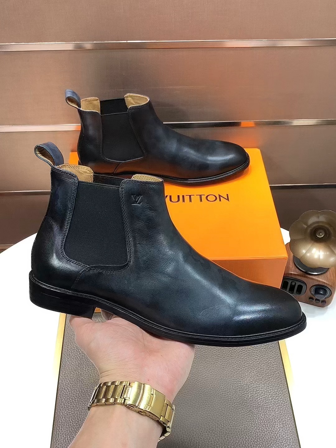 L0 LOUIS VUITTON原单Louis Vuitton 路易威登——顶级版本 LV经典皮鞋选用进口原版牛皮 水染牛皮内里.原版真皮边条拼接耐磨橡胶大底高品质精品