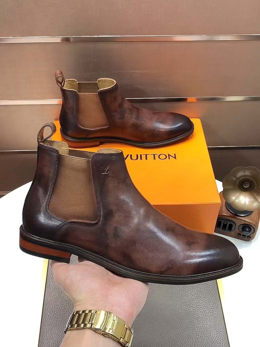 L0 LOUIS VUITTON原单Louis Vuitton 路易威登——顶级版本 LV经典皮鞋选用进口原版牛皮 水染牛皮内里.原版真皮边条拼接耐磨橡胶大底高品质精品