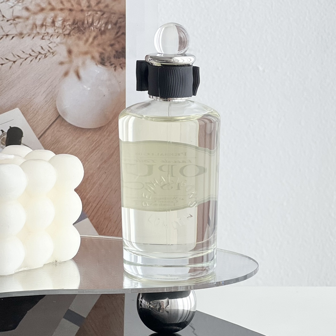 110💰专柜品质
潘海利根香水 咏曲1870
penhaligons opus 1870
前调：芫荽 日本柚子 胡椒
中调：肉桂 焚香 玫瑰
后调：麝香 檀香木 雪松
属性：男香
标签：木香 漬新辛辣 温暖辛辣树脂柑橘

味道看起来仿佛一包卤料，但是确实异常清爽的中性香，柚子味比较足但是又有檀木麝香的稳定。非常适合职场，沉静中带一点攻击性，男女皆宜
