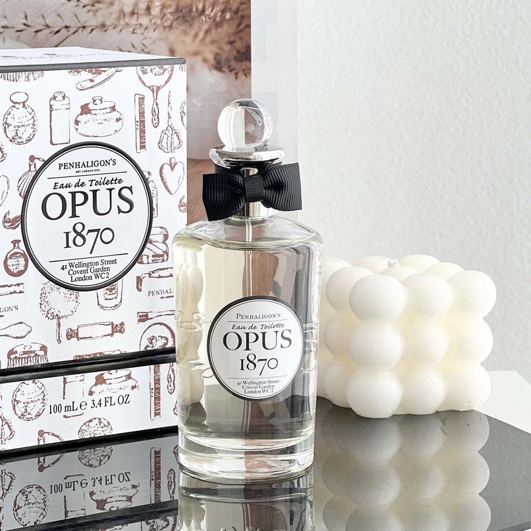 110💰专柜品质
潘海利根香水 咏曲1870
penhaligons opus 1870
前调：芫荽 日本柚子 胡椒
中调：肉桂 焚香 玫瑰
后调：麝香 檀香木 雪松
属性：男香
标签：木香 漬新辛辣 温暖辛辣树脂柑橘

味道看起来仿佛一包卤料，但是确实异常清爽的中性香，柚子味比较足但是又有檀木麝香的稳定。非常适合职场，沉静中带一点攻击性，男女皆宜