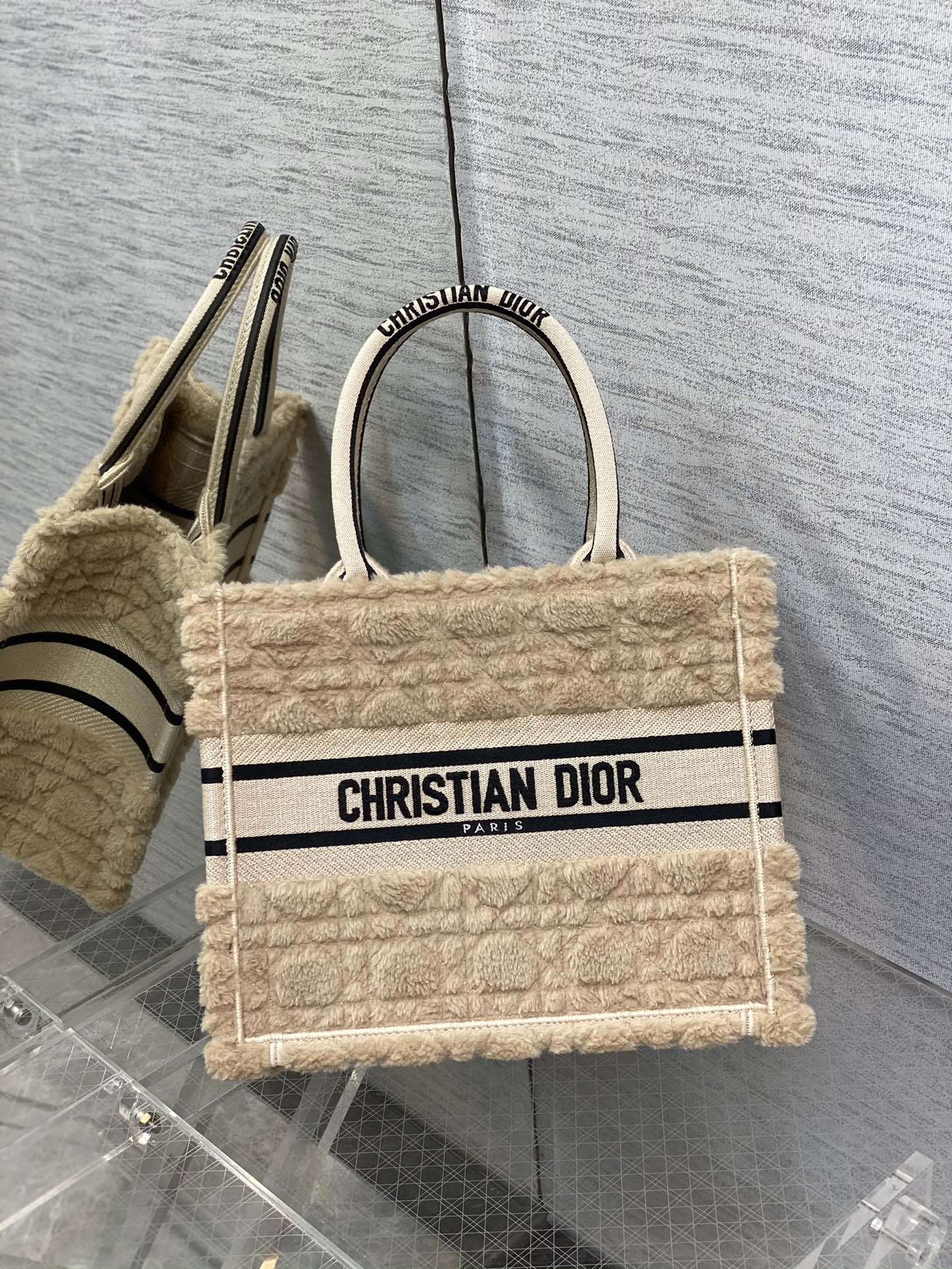 DIOR Tote сумка-тоут с вышивкой и буквами из плюша