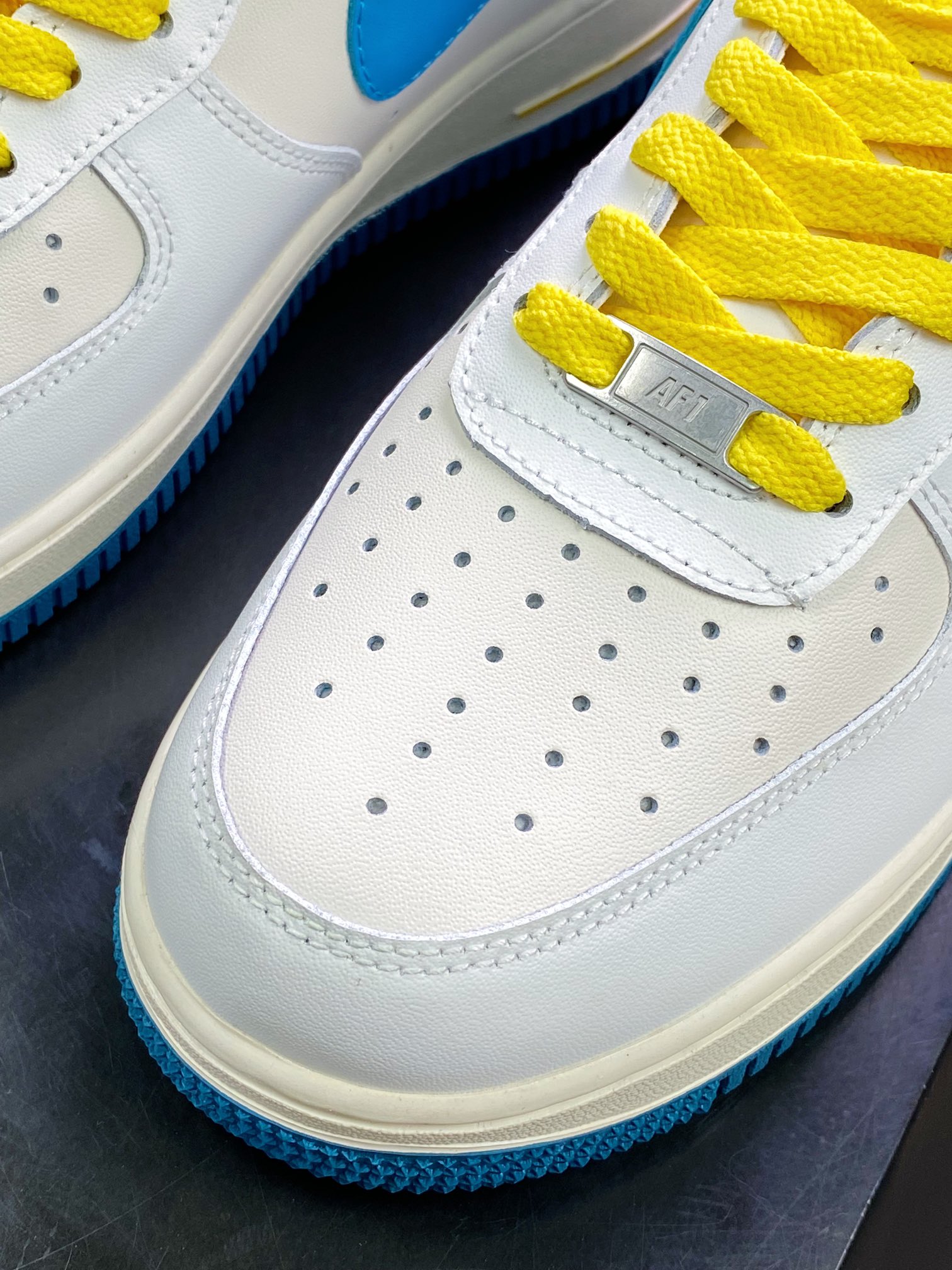 220  You Air Force 1'07 Low Retro SP空军一号低帮经典百搭休闲运动板鞋CW3388-203