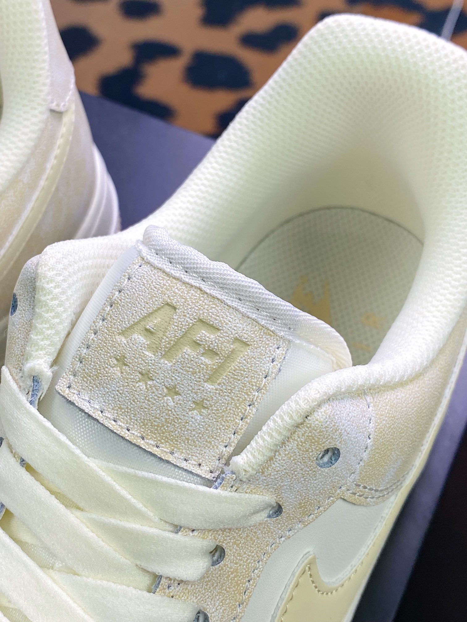 240 You Air Force 1'07 Low Retro SP空军一号低帮经典板鞋“皮革米白奶黄”KP6936-669