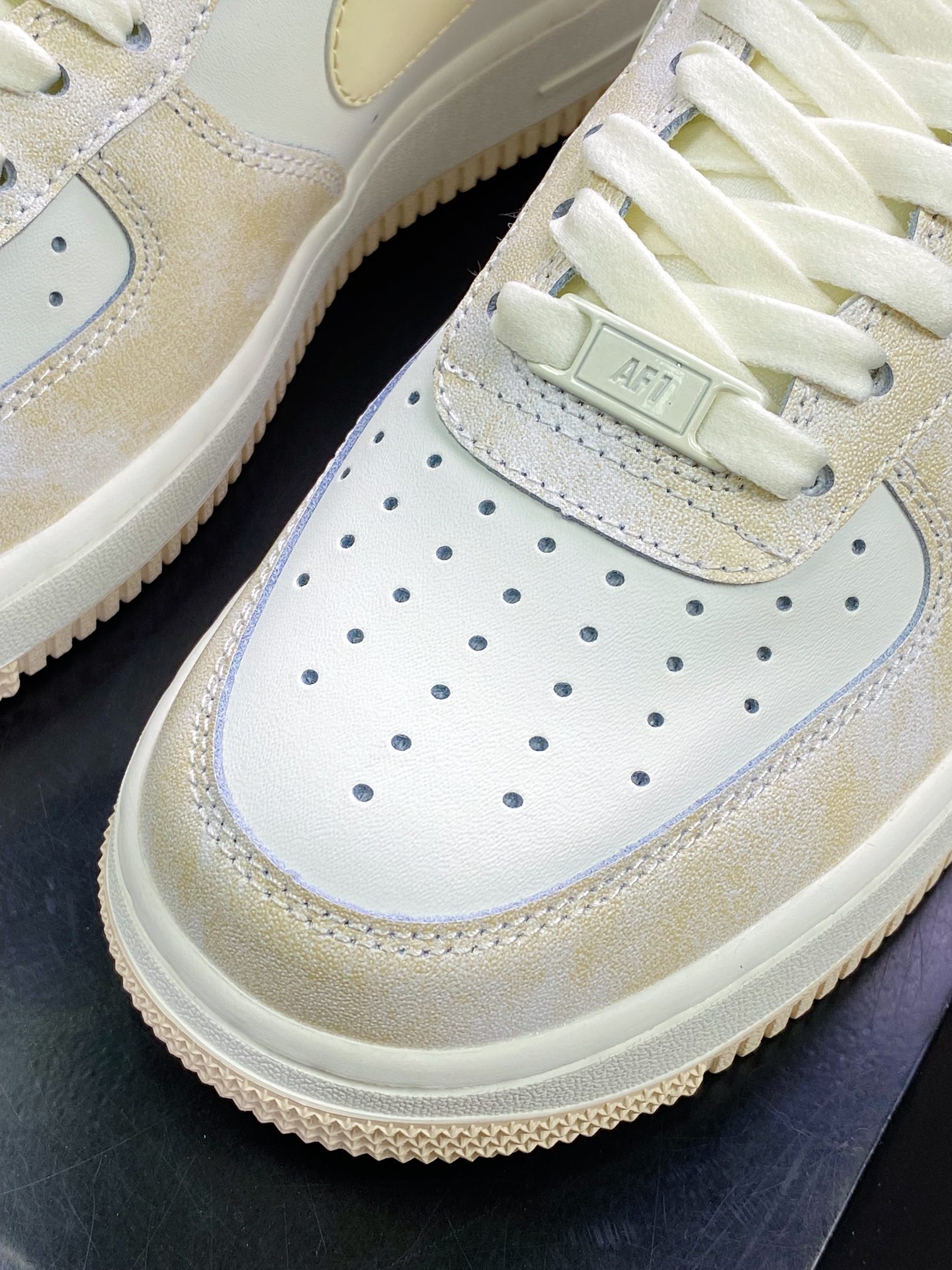 240 You Air Force 1'07 Low Retro SP空军一号低帮经典板鞋“皮革米白奶黄”KP6936-669