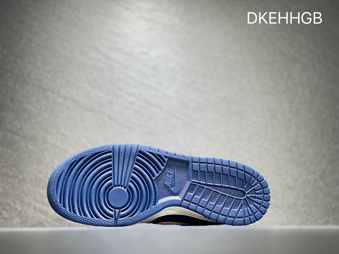 380 Nike SB dunk Low 低帮休闲运动滑板板鞋FD8775-100