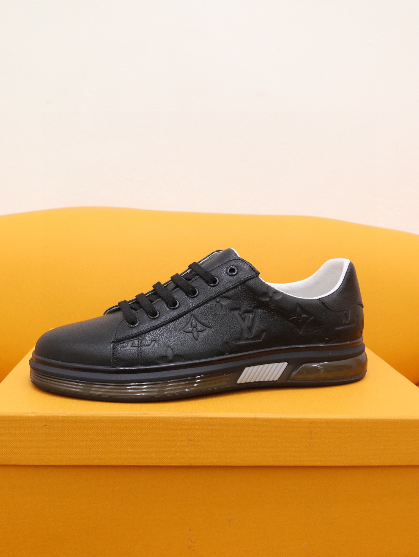 I5 LOUlS VUlTTON路易威登～独特现休闲风。LV专柜代购休闲鞋 男士2022专柜同步发售，意大利进口品牌精选头层意大利牛皮。羊皮内里 拒绝脱色磨脚鞋底：原厂特供原版底实物更赞 适合户外司机驾车完美 码数：38-44 可定制45″},”title”:”：P I5 LOUlS VUlTTON路易威登～独特现休闲风。LV专柜代购休闲鞋 男士2022专柜同步发售，意大利进口品牌精选头层意大利牛皮。羊皮内里 拒绝脱色磨脚鞋底：原厂特供原版底实物更赞 适合户外司机驾车完美