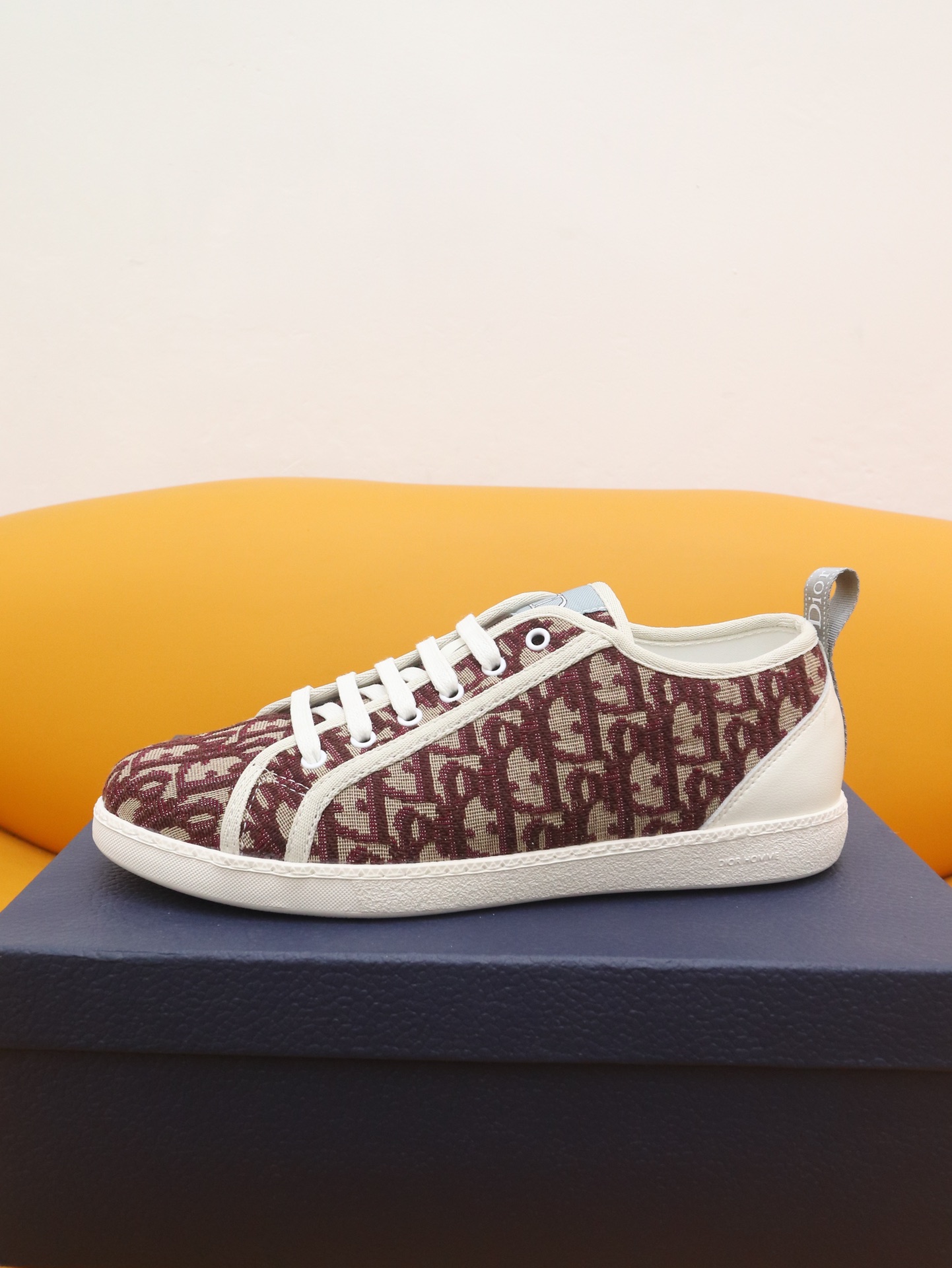 I5 最高版Dior迪奥2022走秀春夏款休闲系列明显 网红身穿 超火设计了多款以法国艺术家妮基·圣法尔Niki de Saint Phalle的雕塑作品为圆环圆，材料 面料：进口原单面料 内里、垫脚：羊皮 大底：橡胶大底 男鞋