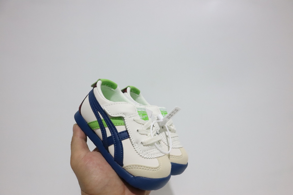 YSS鬼冢虎飞机翼魔术贴婴童鞋 尺码：22.5-28.5 巴斯光年梦幻联动系列🔥 婴童款真的太可爱了😍 萌翻全场🔥 飞翼魔术贴设计，穿脱非常方便✔️ 耐磨防滑大底，脚感超赞👍🏻-选品中心