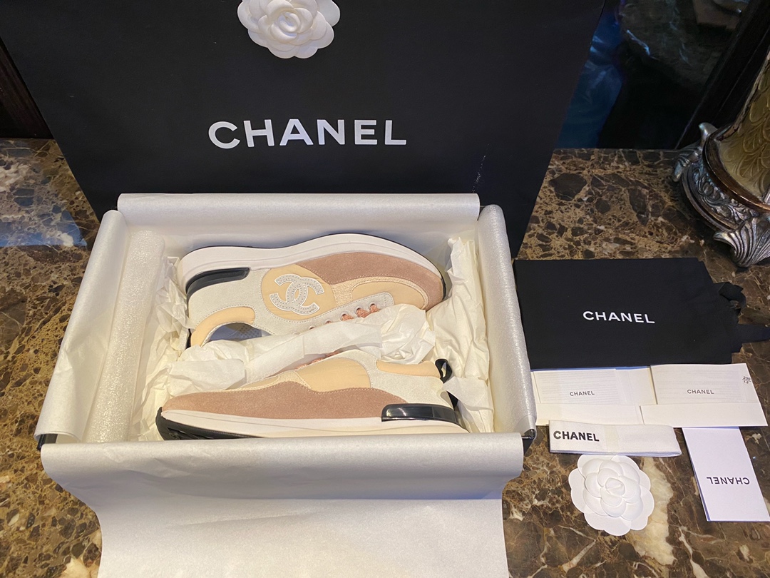 Chanel Schoenen Sportschoenen Roze Chamois Joggingbroek
