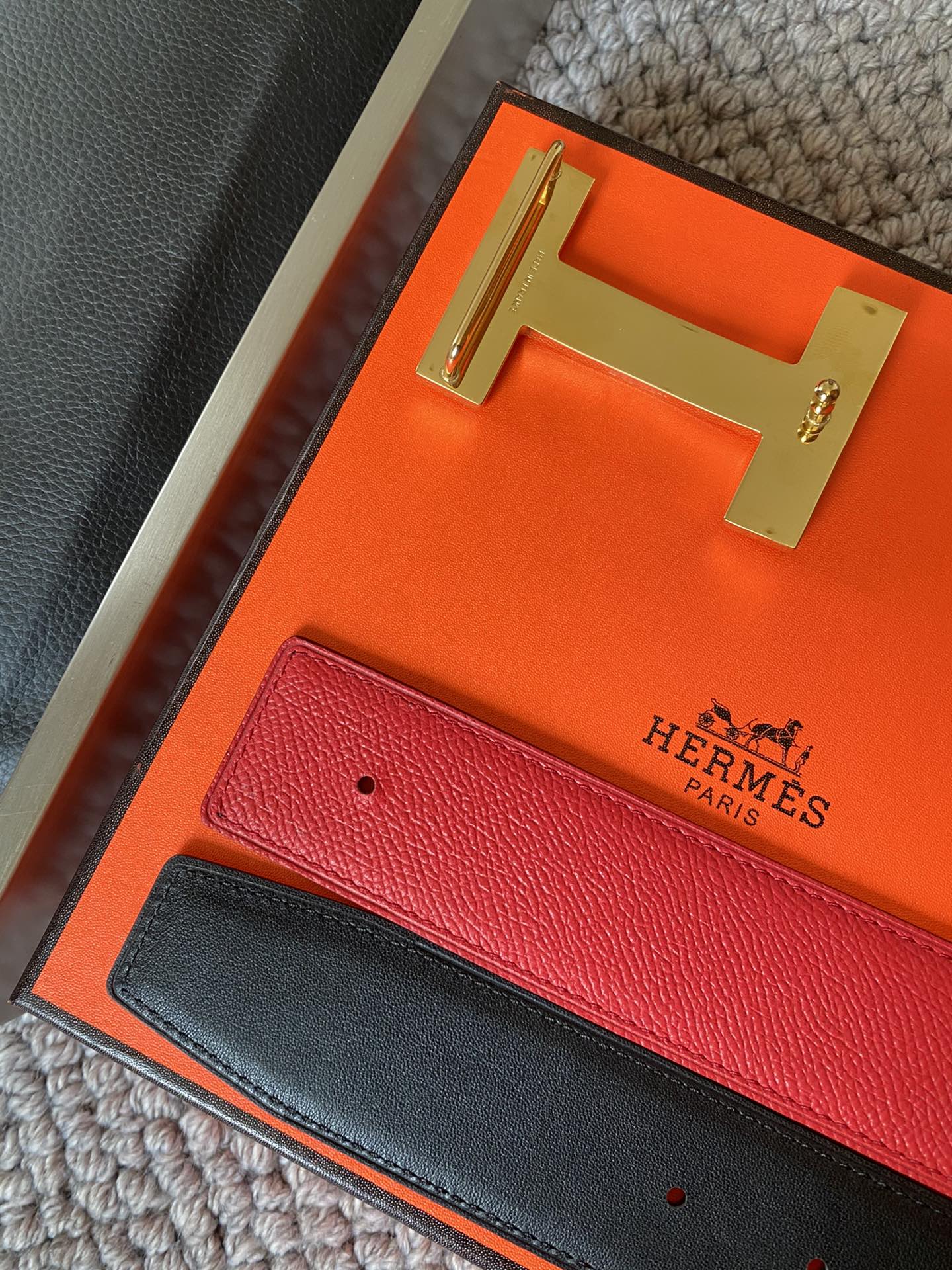  爱马仕 Hermēs Box/Togo小牛皮双面腰带，镀钯腰带扣。38毫米