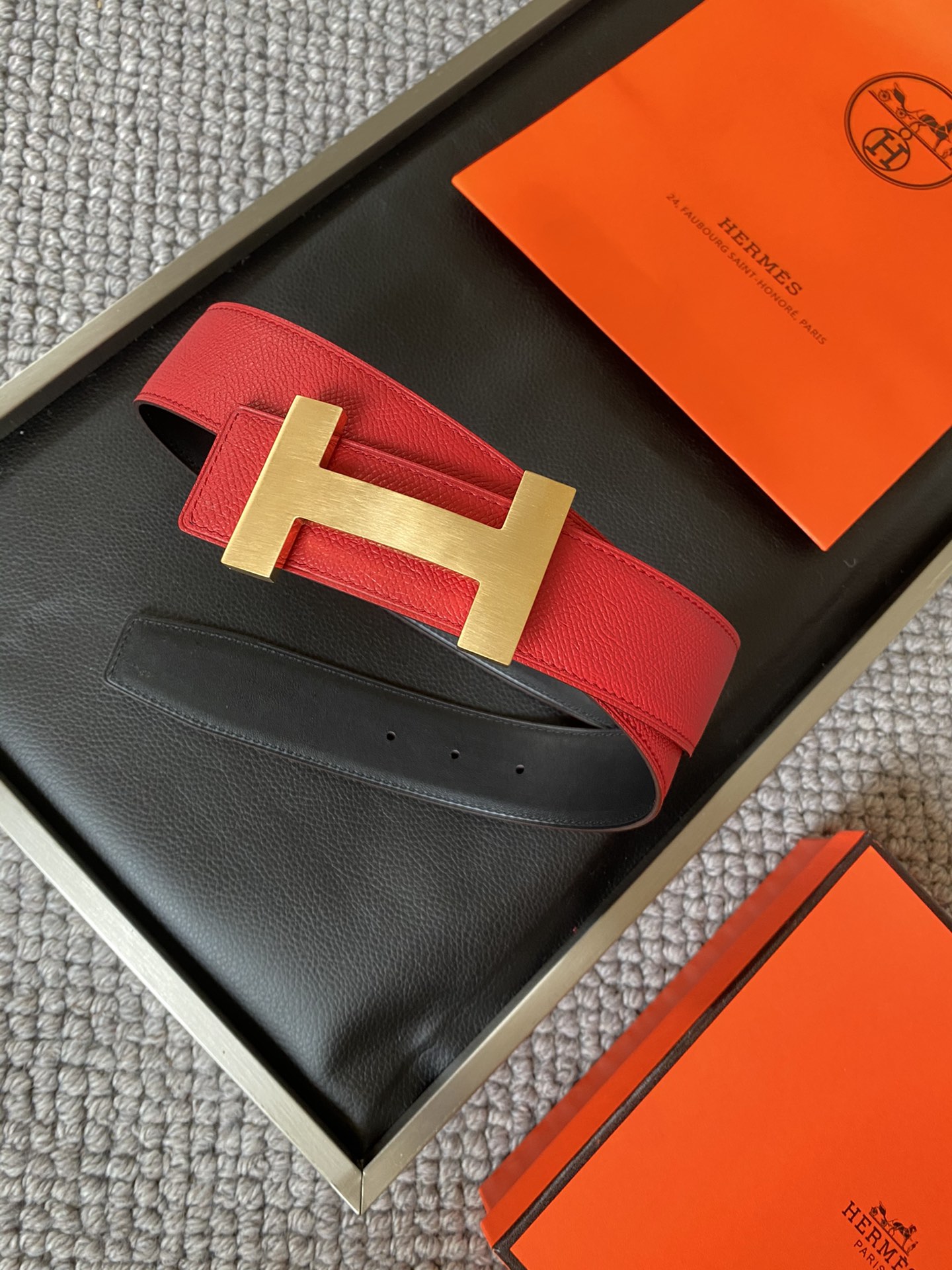 爱马仕 Hermēs Box/Togo小牛皮双面腰带，镀钯腰带扣。38毫米