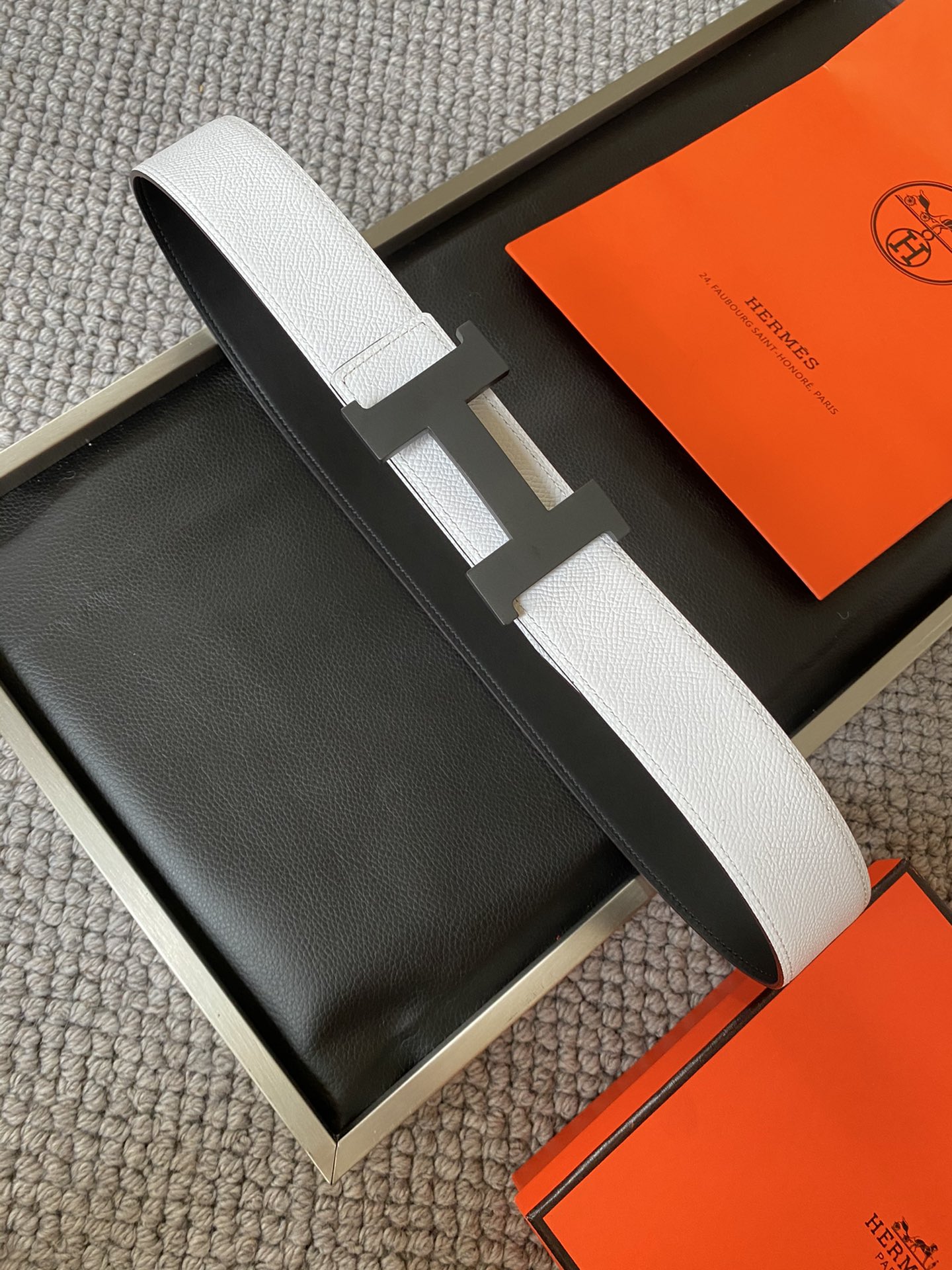  爱马仕 Hermēs Box/Togo小牛皮双面腰带，镀钯腰带扣。38毫米