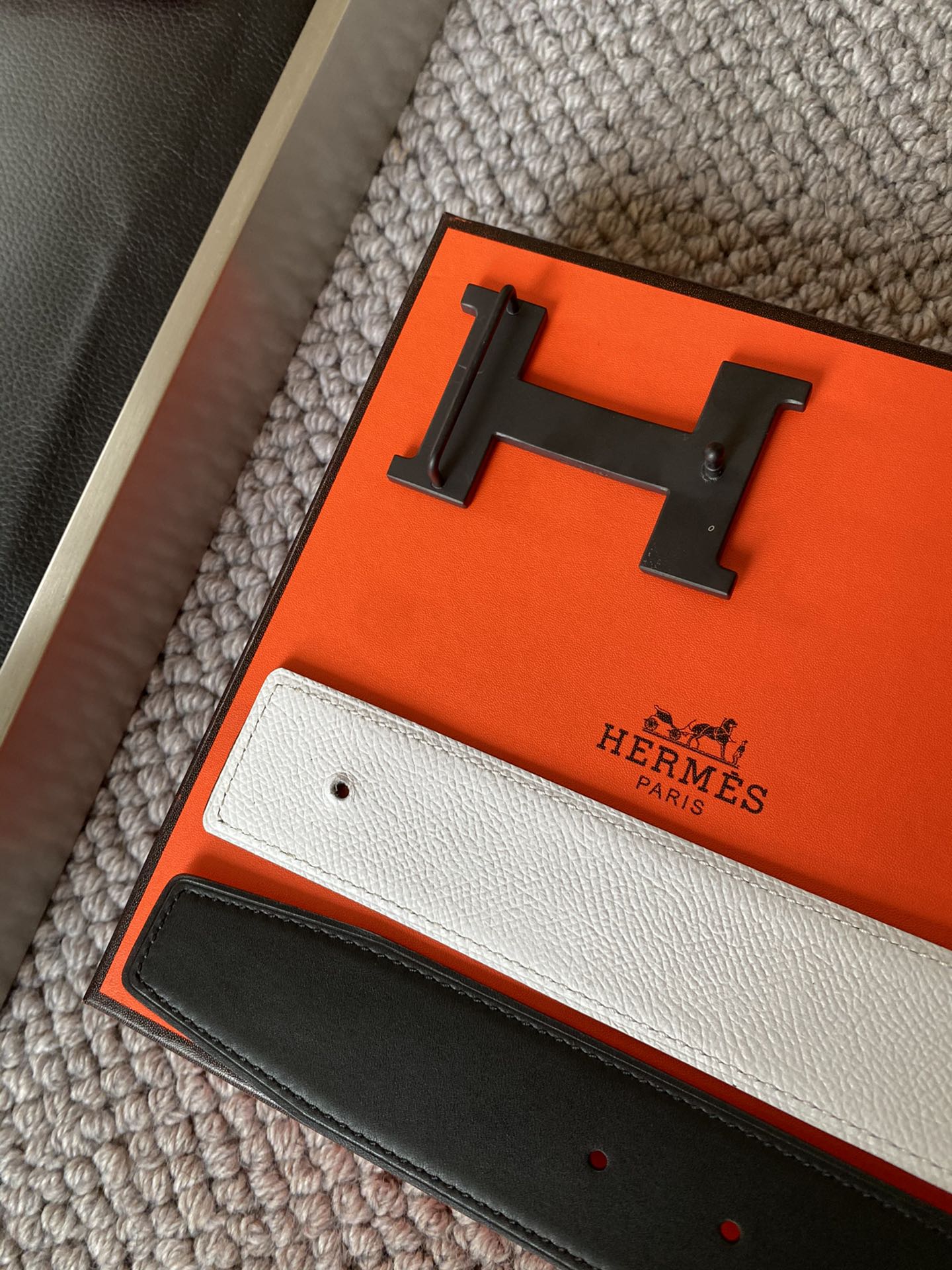  爱马仕 Hermēs Box/Togo小牛皮双面腰带，镀钯腰带扣。38毫米