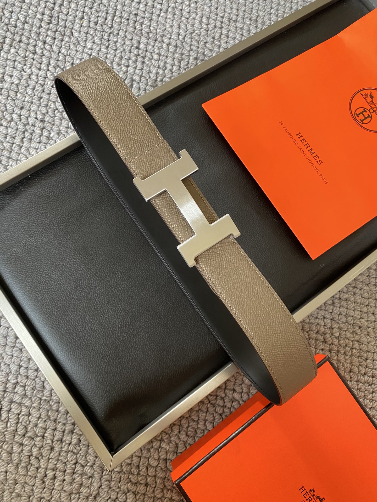  爱马仕 Hermēs Box/Togo小牛皮双面腰带，镀钯腰带扣。38毫米
