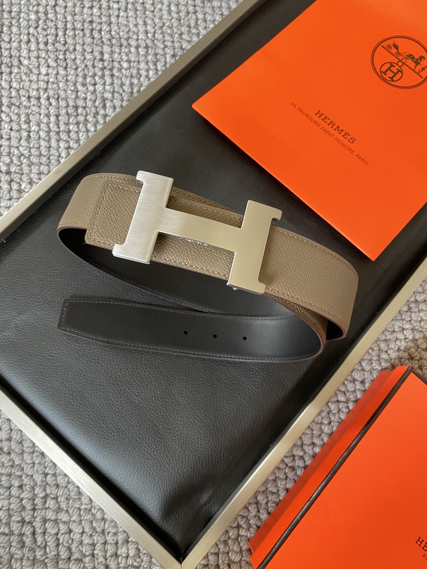  爱马仕 Hermēs Box/Togo小牛皮双面腰带，镀钯腰带扣。38毫米