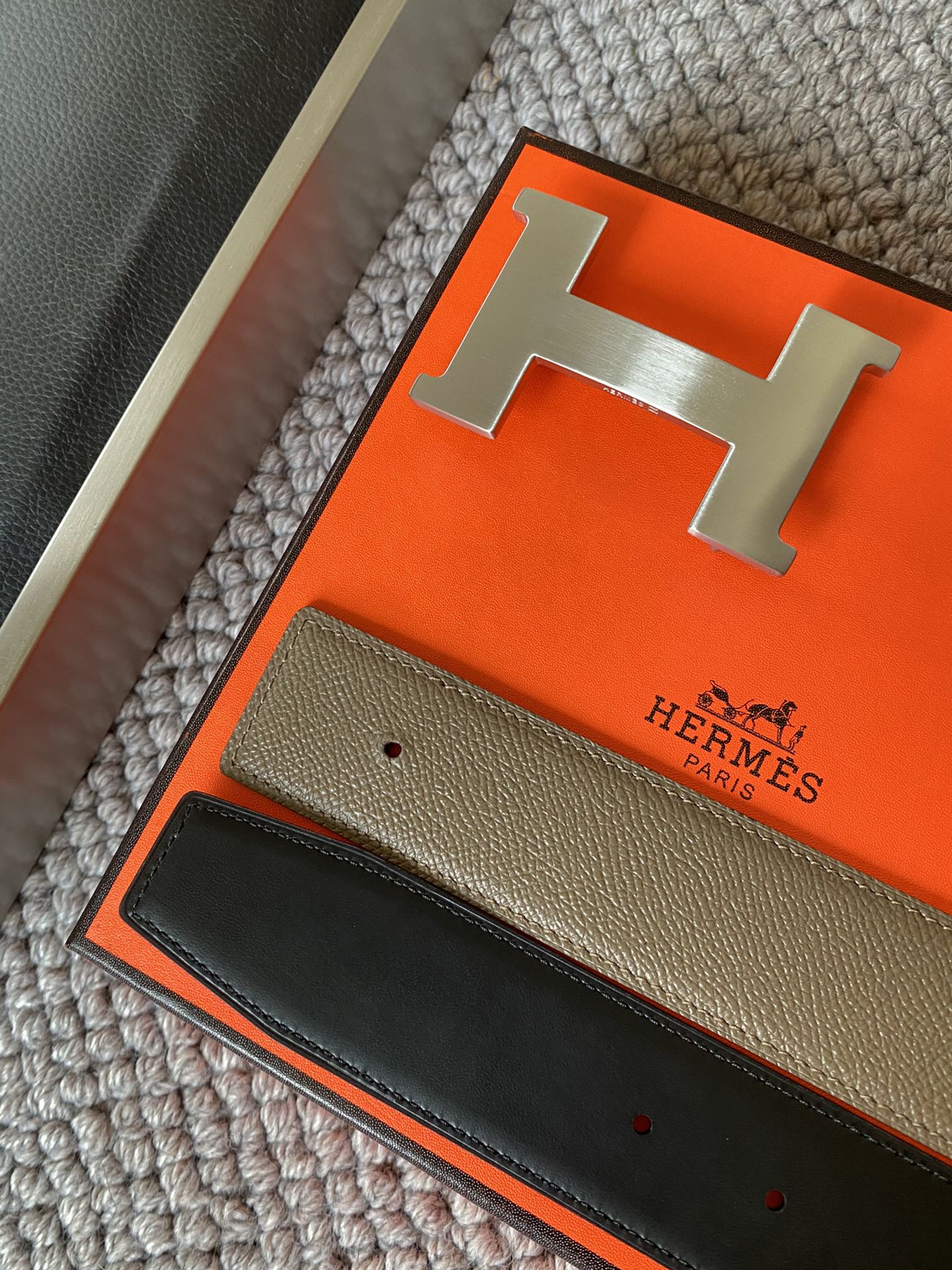  爱马仕 Hermēs Box/Togo小牛皮双面腰带，镀钯腰带扣。38毫米