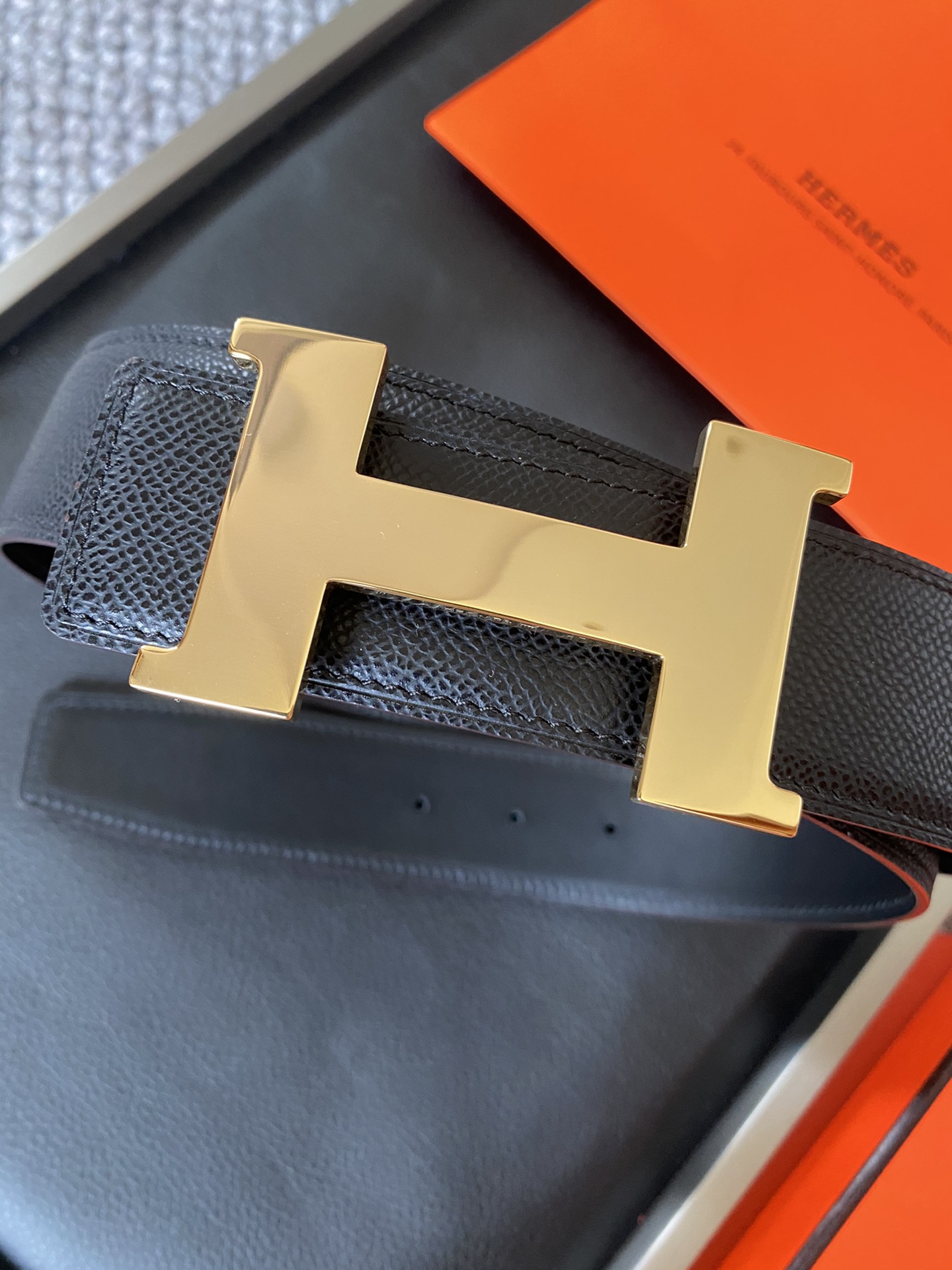  爱马仕 Hermēs Box/Togo小牛皮双面腰带，镀钯腰带扣。38毫米