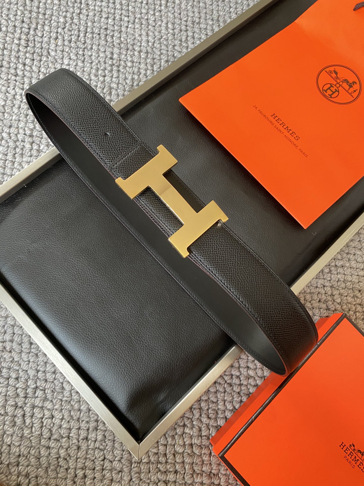  爱马仕 Hermēs Box/Togo小牛皮双面腰带，镀钯腰带扣。38毫米