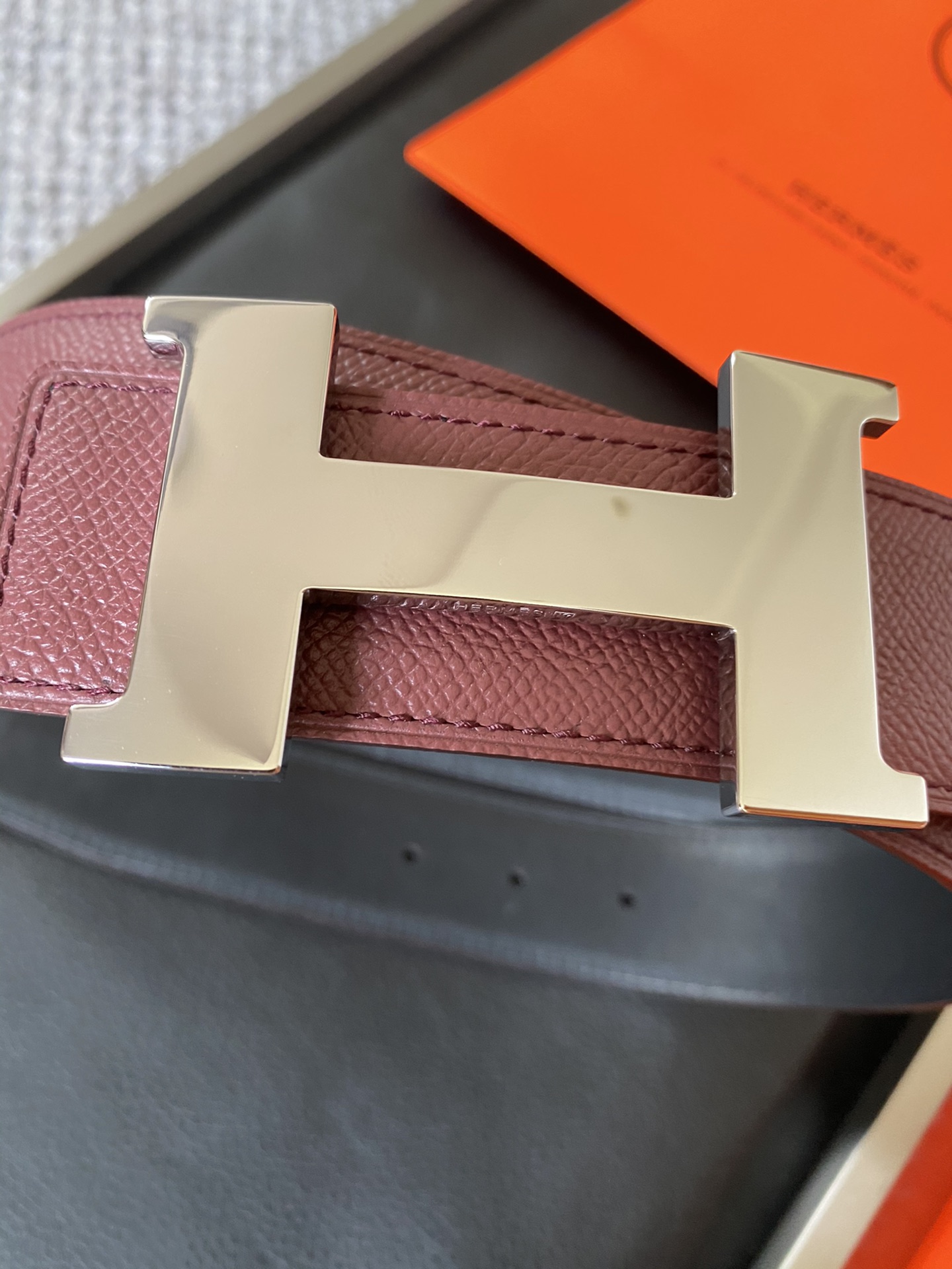 爱马仕 Hermēs Box/Togo小牛皮双面腰带，镀钯腰带扣。38毫米