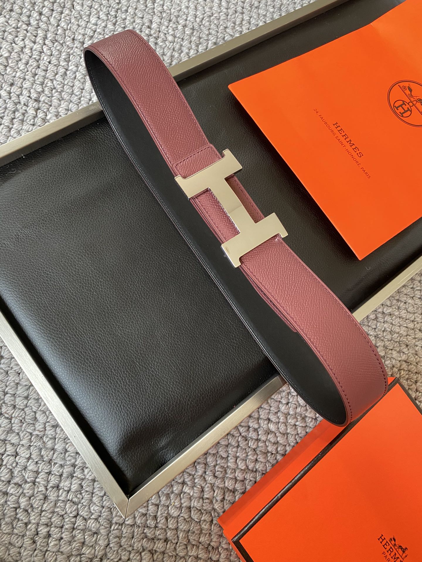  爱马仕 Hermēs Box/Togo小牛皮双面腰带，镀钯腰带扣。38毫米