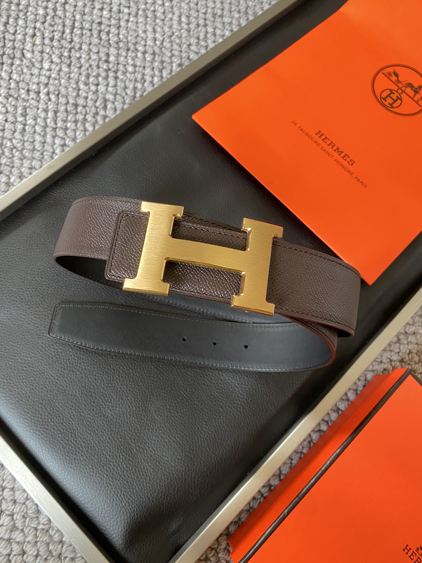  爱马仕 Hermēs Box/Togo小牛皮双面腰带，镀钯腰带扣。38毫米