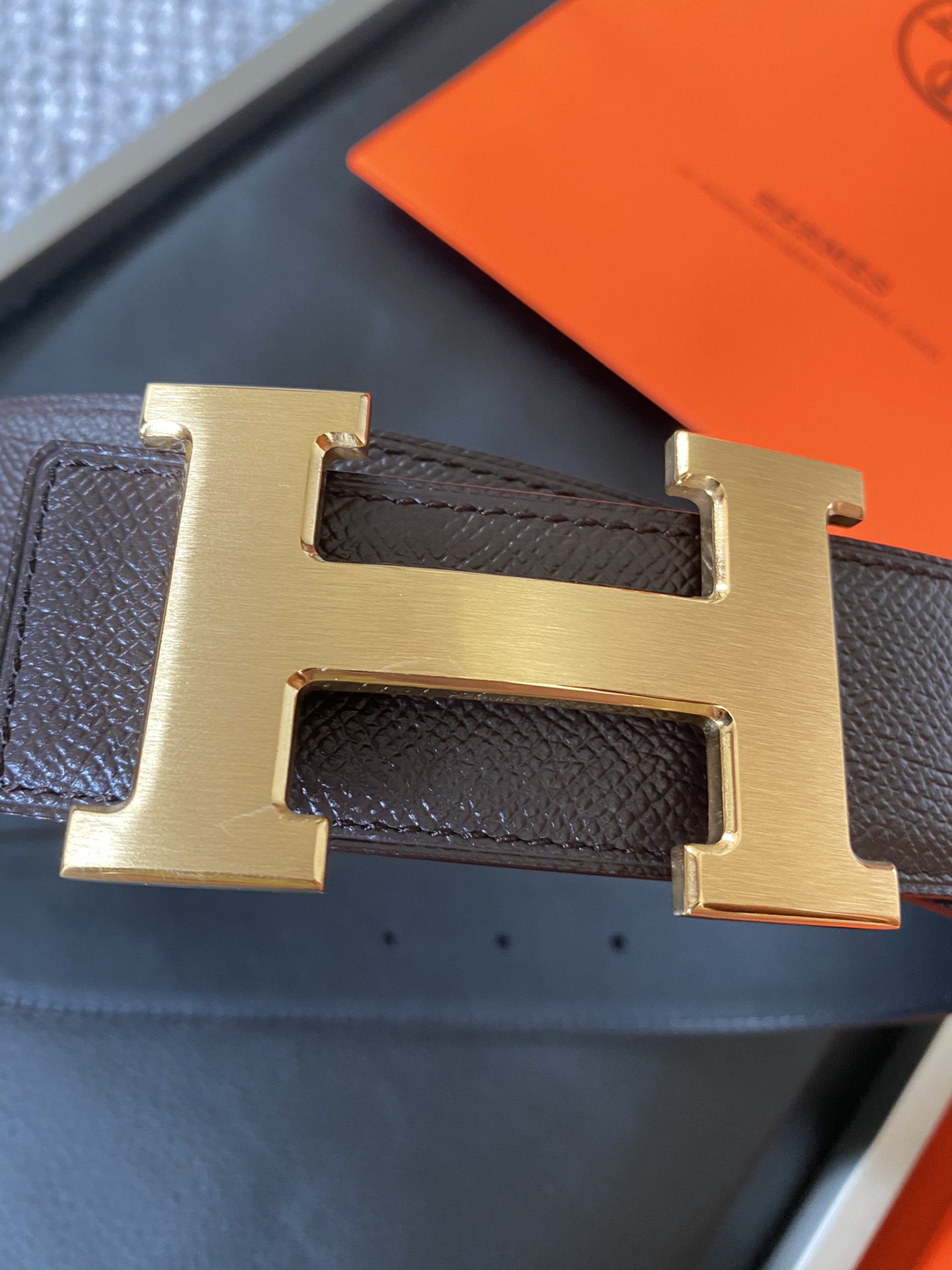  爱马仕 Hermēs Box/Togo小牛皮双面腰带，镀钯腰带扣。38毫米