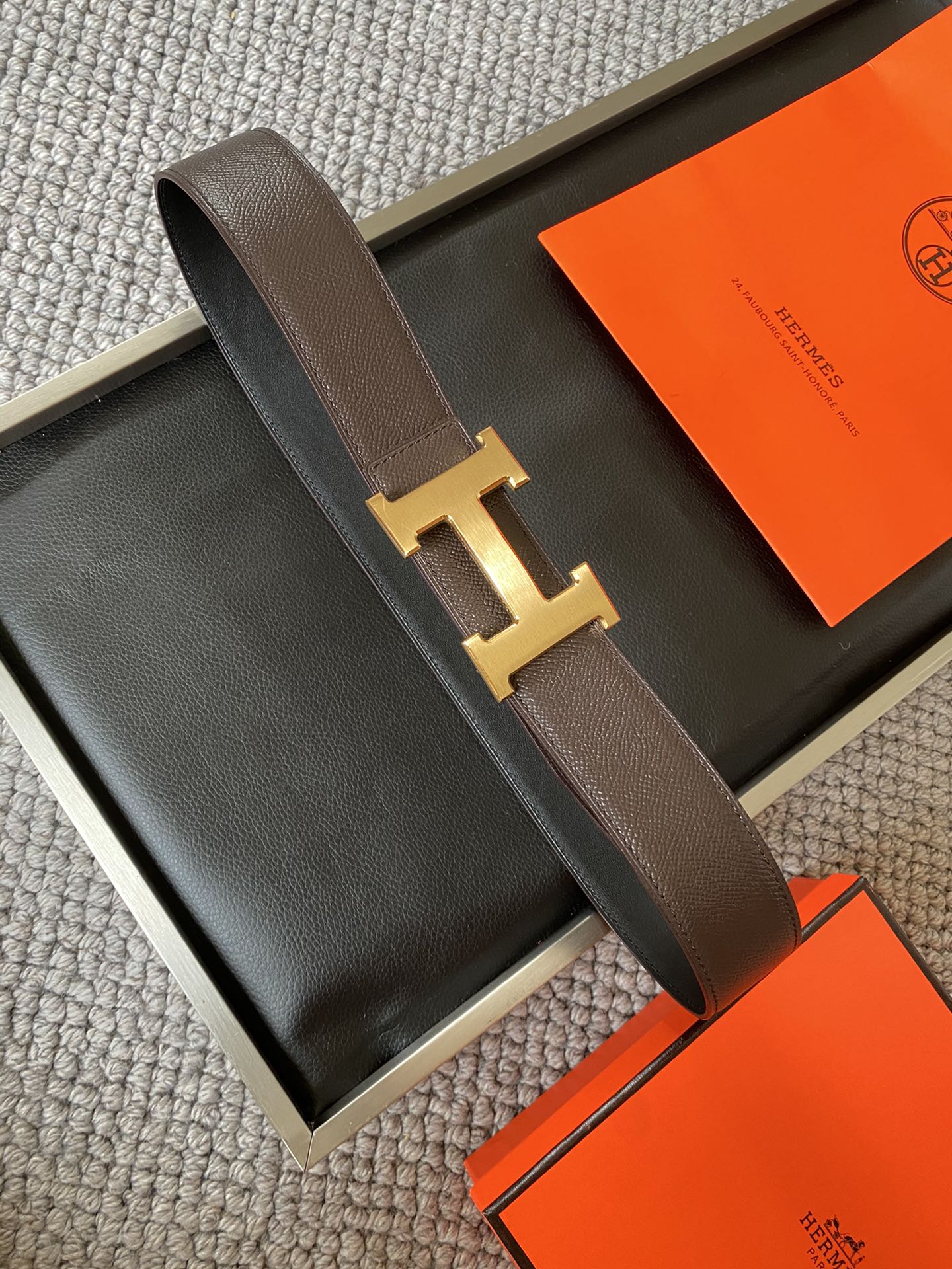  爱马仕 Hermēs Box/Togo小牛皮双面腰带，镀钯腰带扣。38毫米