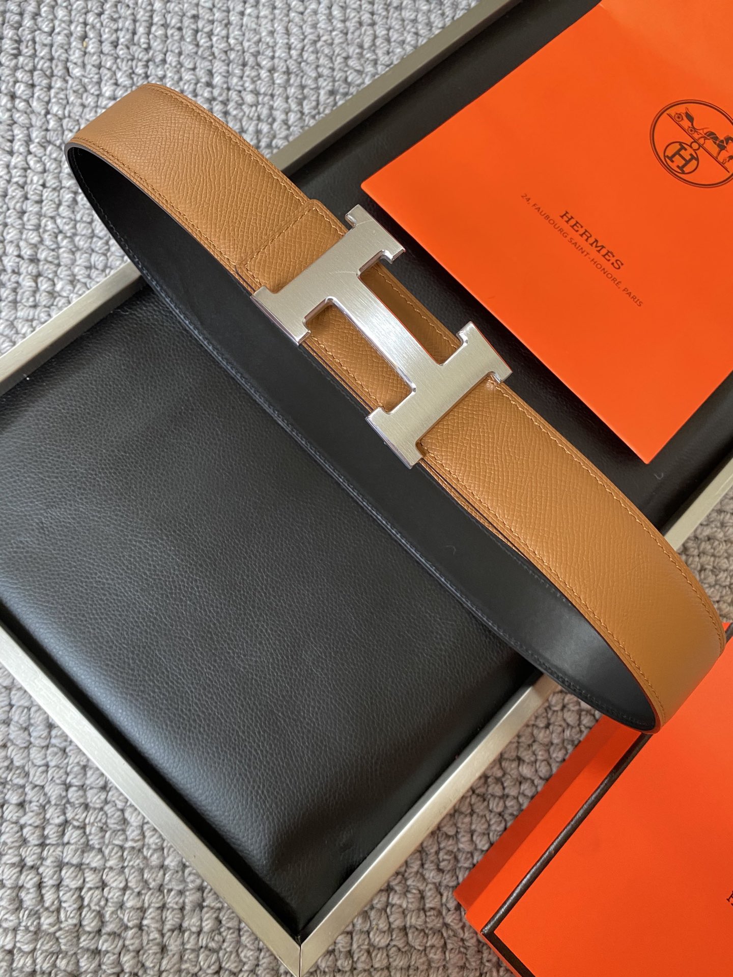  爱马仕 Hermēs Box/Togo小牛皮双面腰带，镀钯腰带扣。38毫米