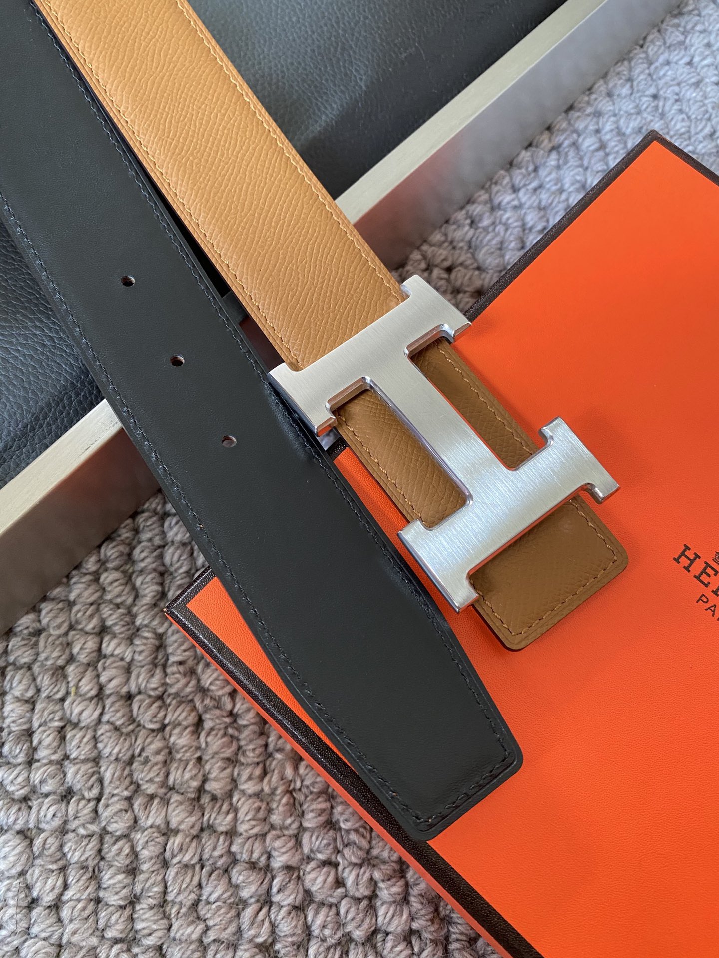  爱马仕 Hermēs Box/Togo小牛皮双面腰带，镀钯腰带扣。38毫米