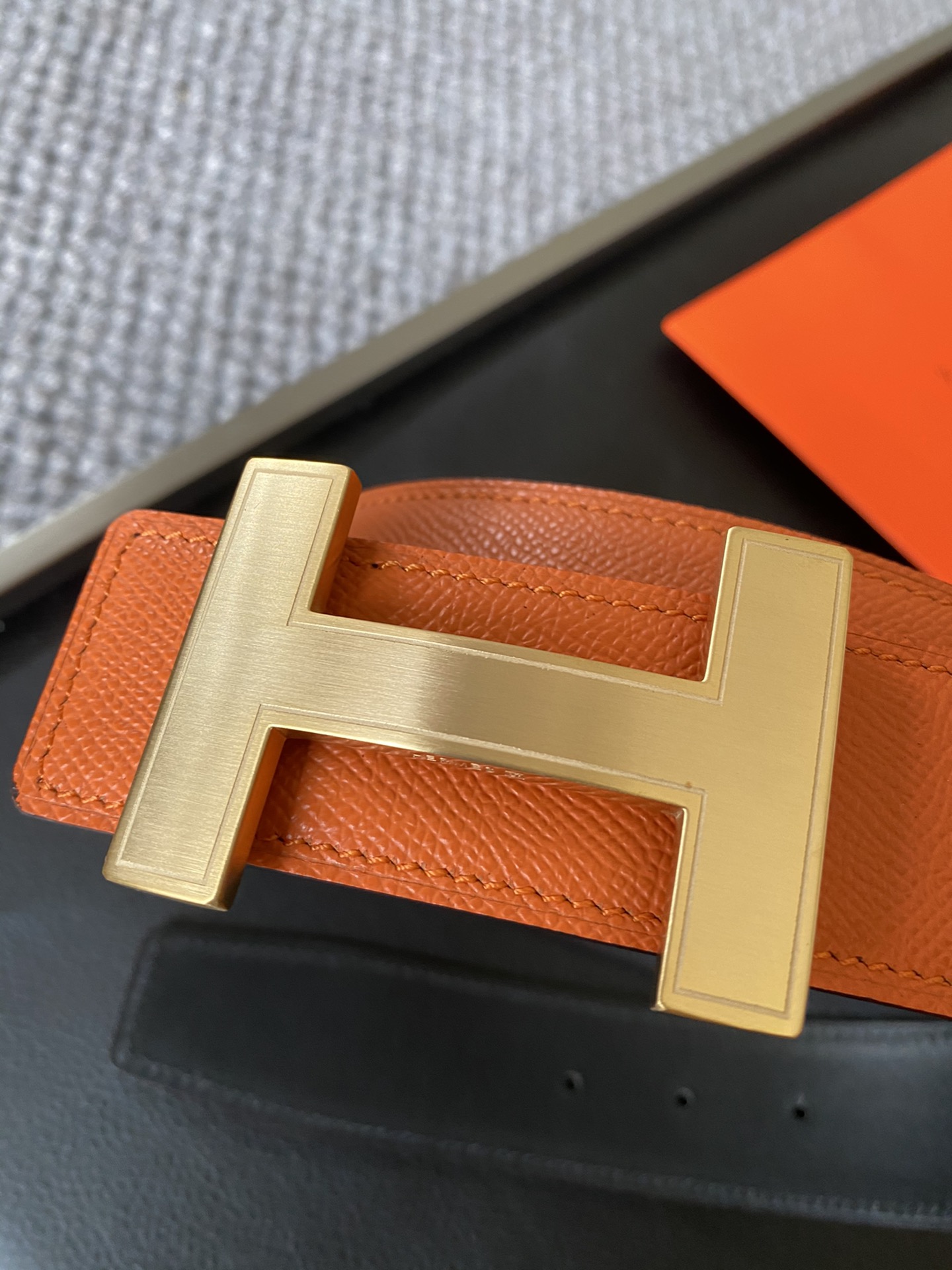  爱马仕 Hermēs Box/Togo小牛皮双面腰带，镀钯腰带扣。38毫米