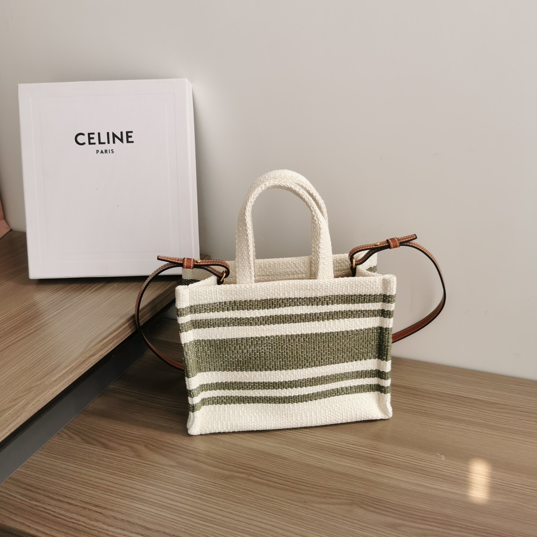 CELINE新品上线新推出BAIEDESANGES夏季系列大间缝隙柔软织物的材料!营造出度假️氛围特别亮