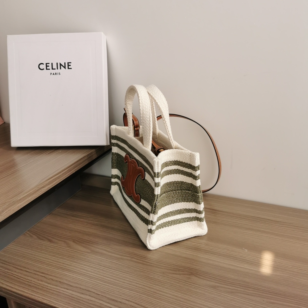 CELINE新品上线新推出BAIEDESANGES夏季系列大间缝隙柔软织物的材料!营造出度假️氛围特别亮